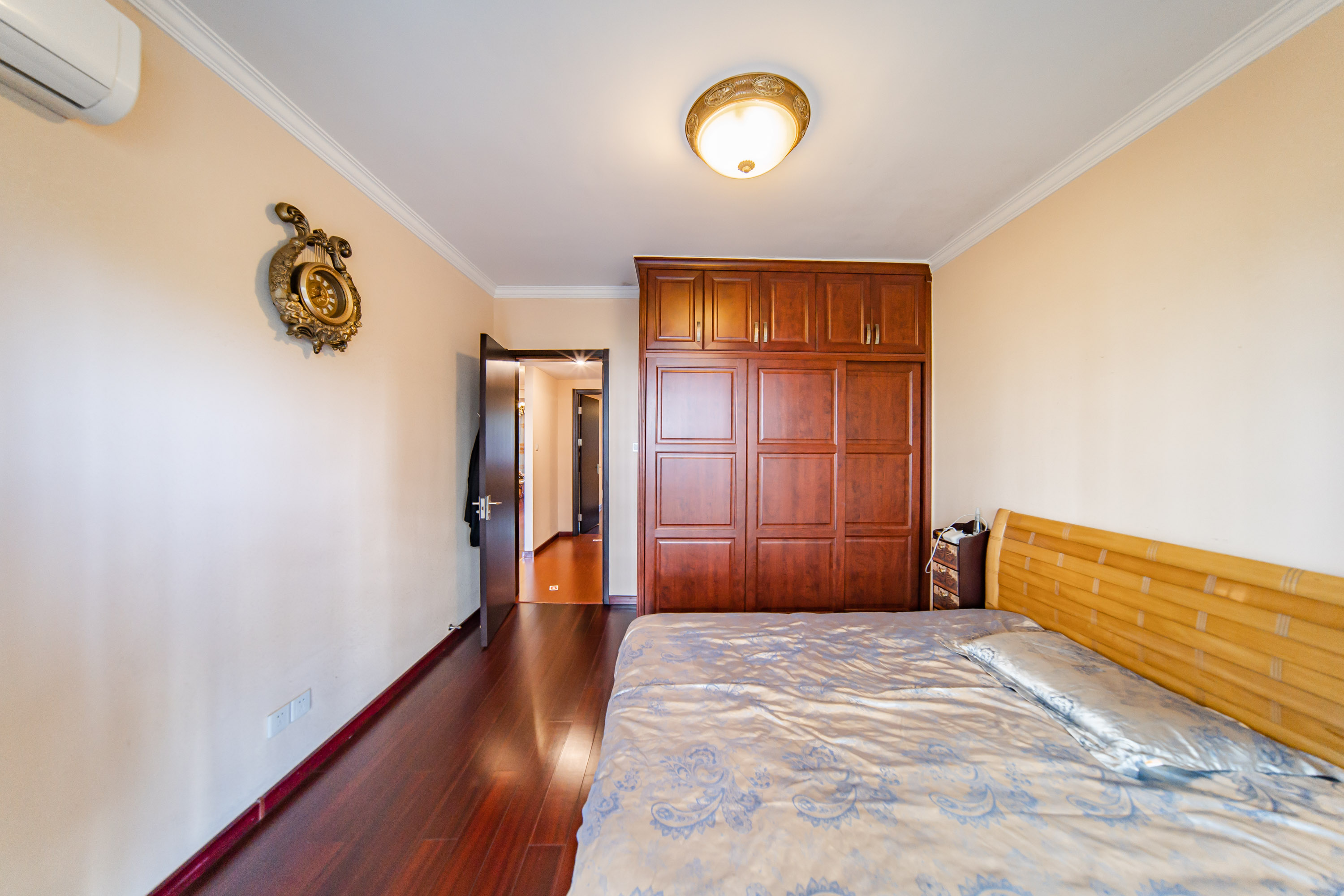 阳光100三期  3室2厅2卫    118.0万 阳光100三期  3室2厅2卫    118.0万卧室