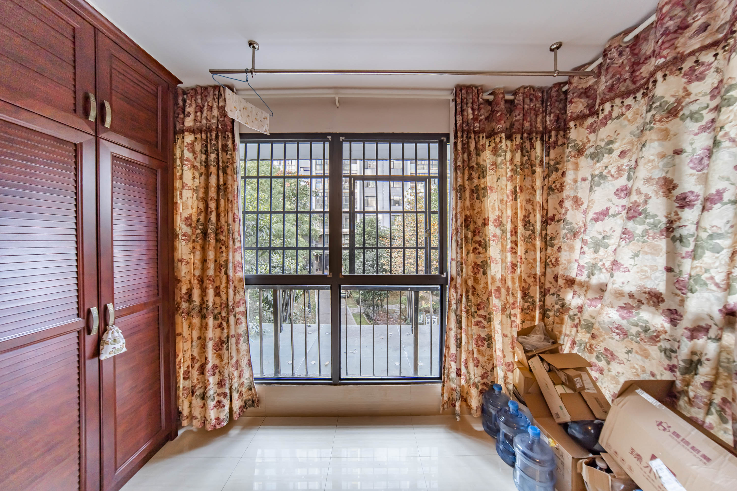 阳光100三期  3室2厅2卫    118.0万 阳光100三期  3室2厅2卫    118.0万阳台