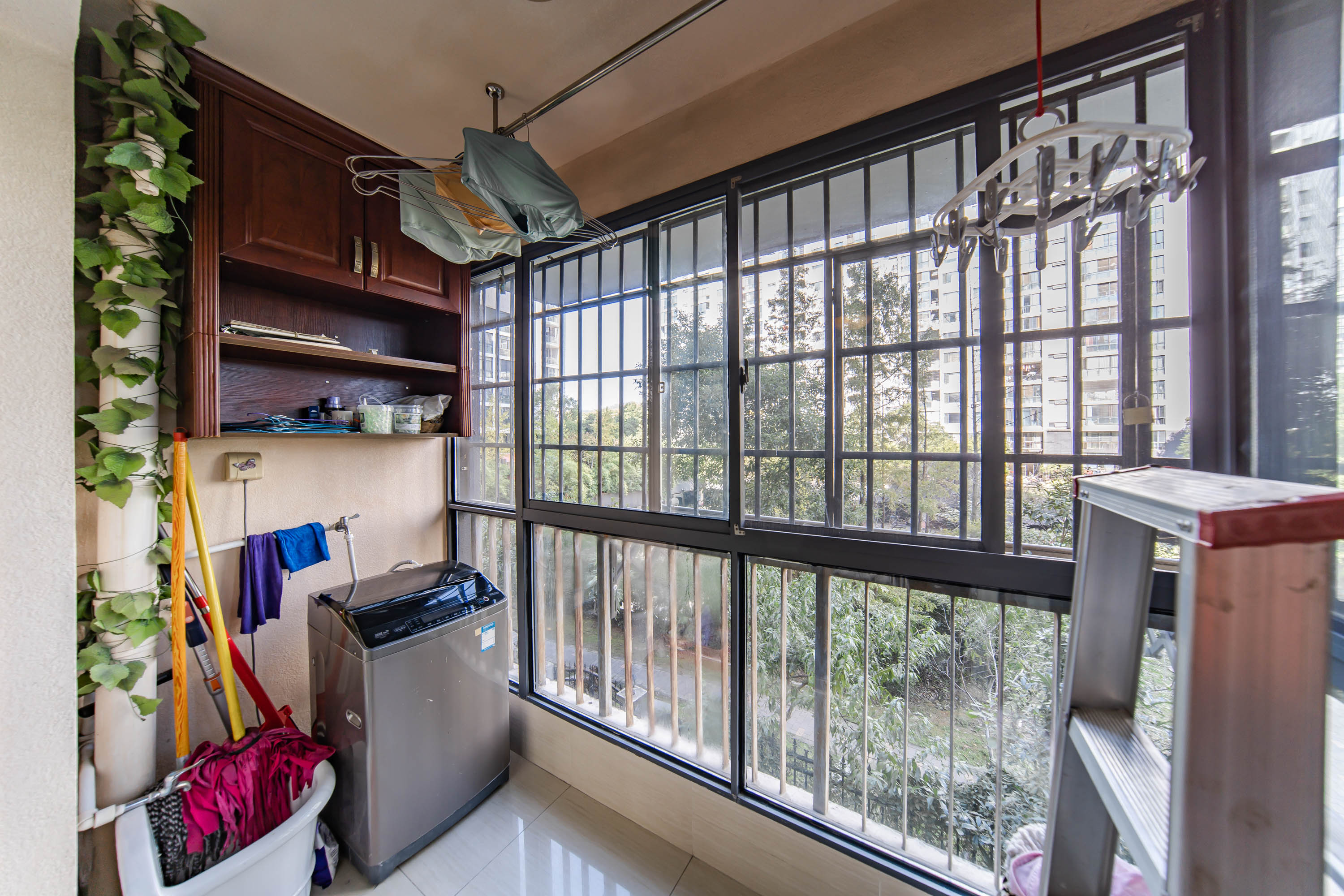 阳光100三期  3室2厅2卫    118.0万 阳光100三期  3室2厅2卫    118.0万阳台