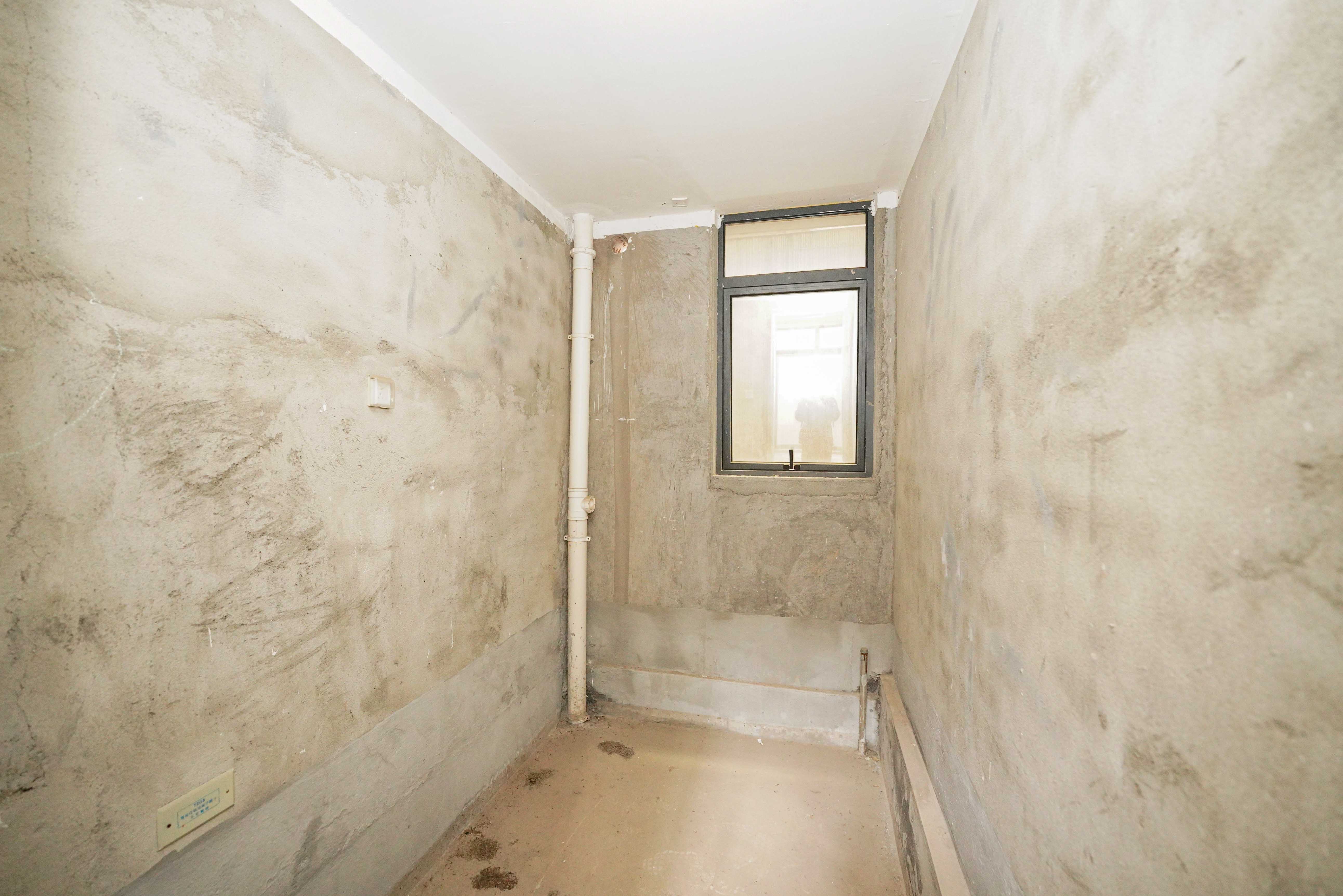 五矿万境蓝山 5室2厅3卫 300.0万 五矿万境蓝山 5室2厅3卫 300.0万卫生间