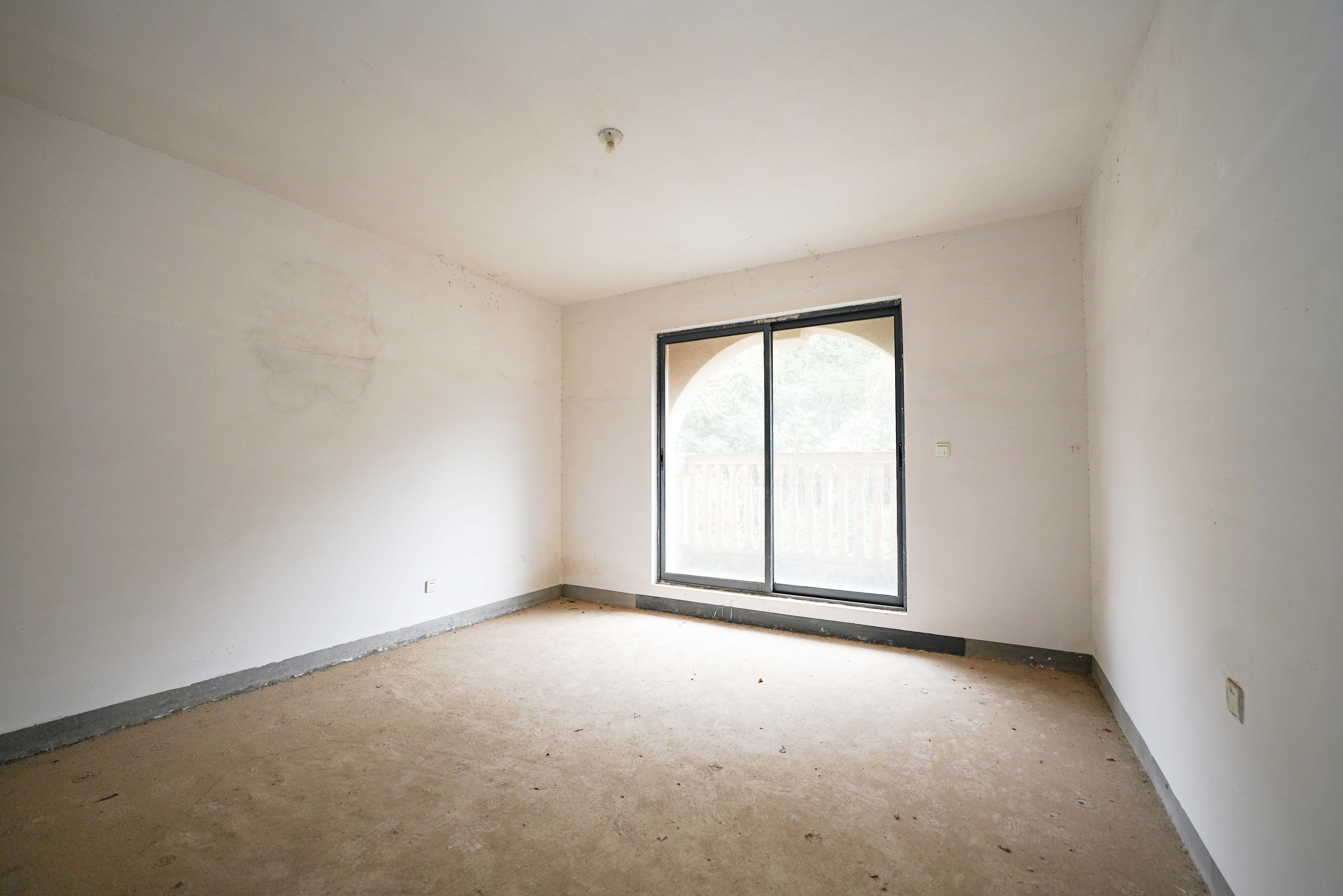 五矿万境蓝山 5室2厅3卫 300.0万 五矿万境蓝山 5室2厅3卫 300.0万卧室