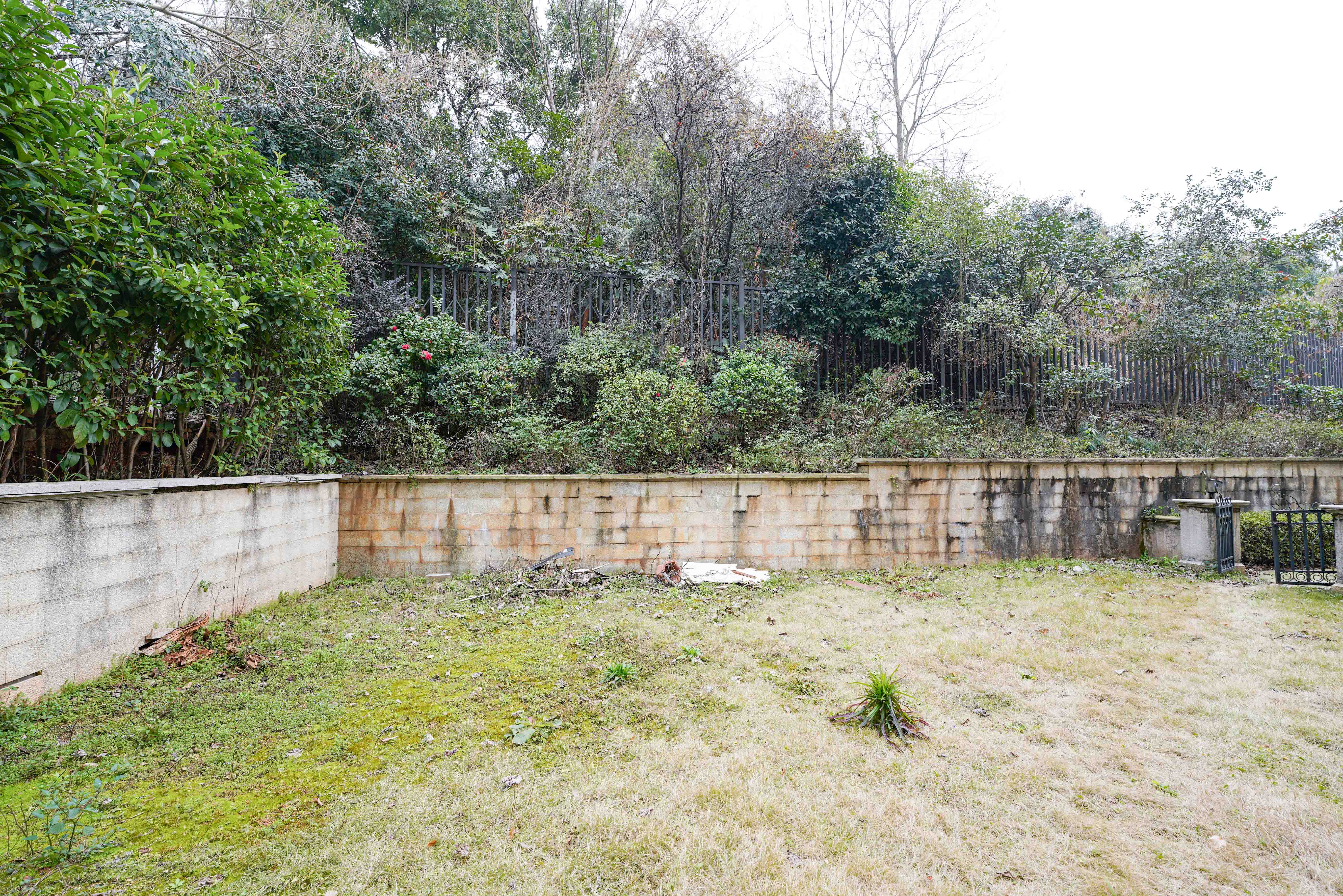 五矿万境蓝山 5室2厅3卫 300.0万 五矿万境蓝山 5室2厅3卫 300.0万阳台