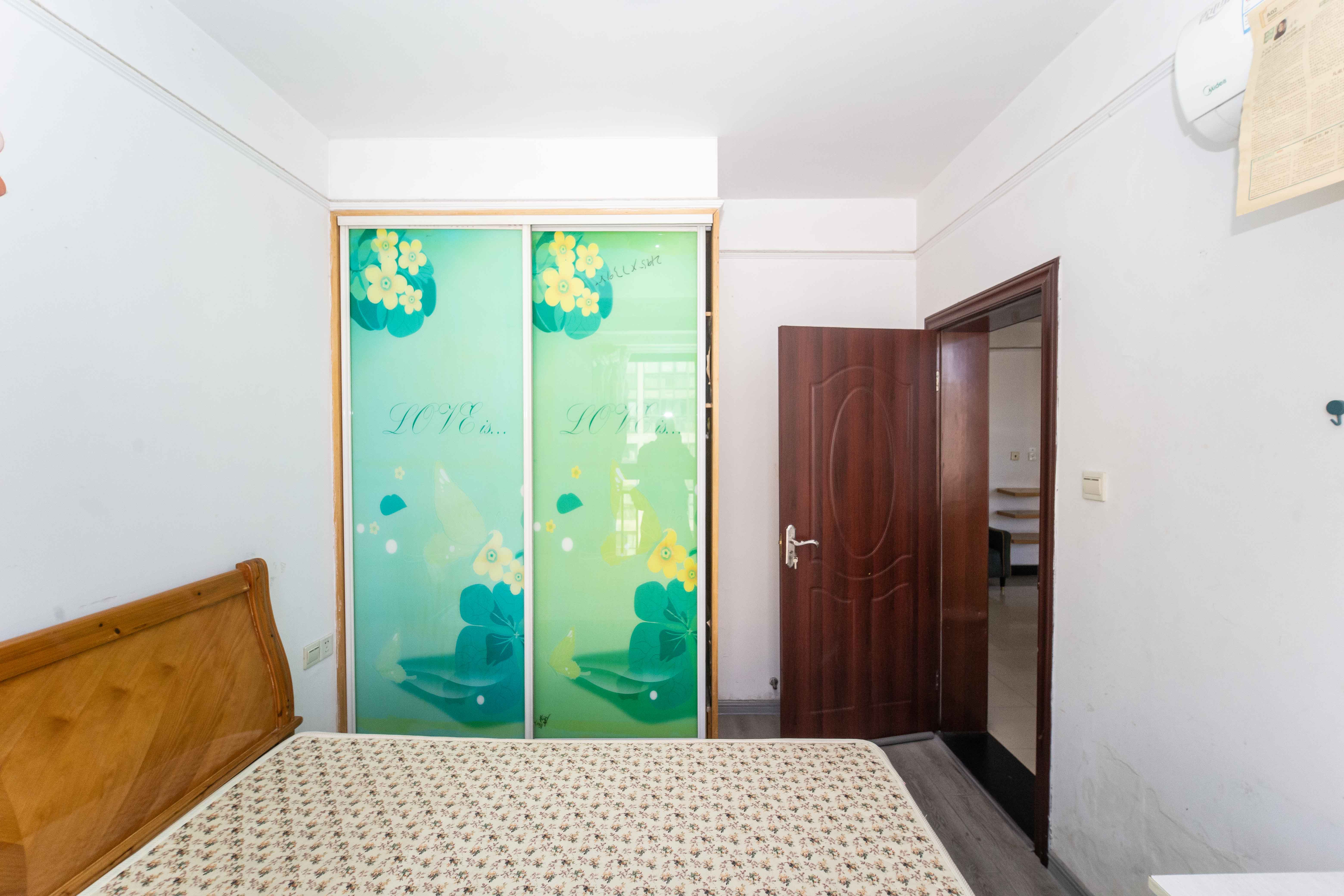 锦湘国际星城三期(锦绣苑) 1室1厅1卫 42.0万 锦湘国际星城三期(锦绣苑) 1室1厅1卫 42.0万卧室