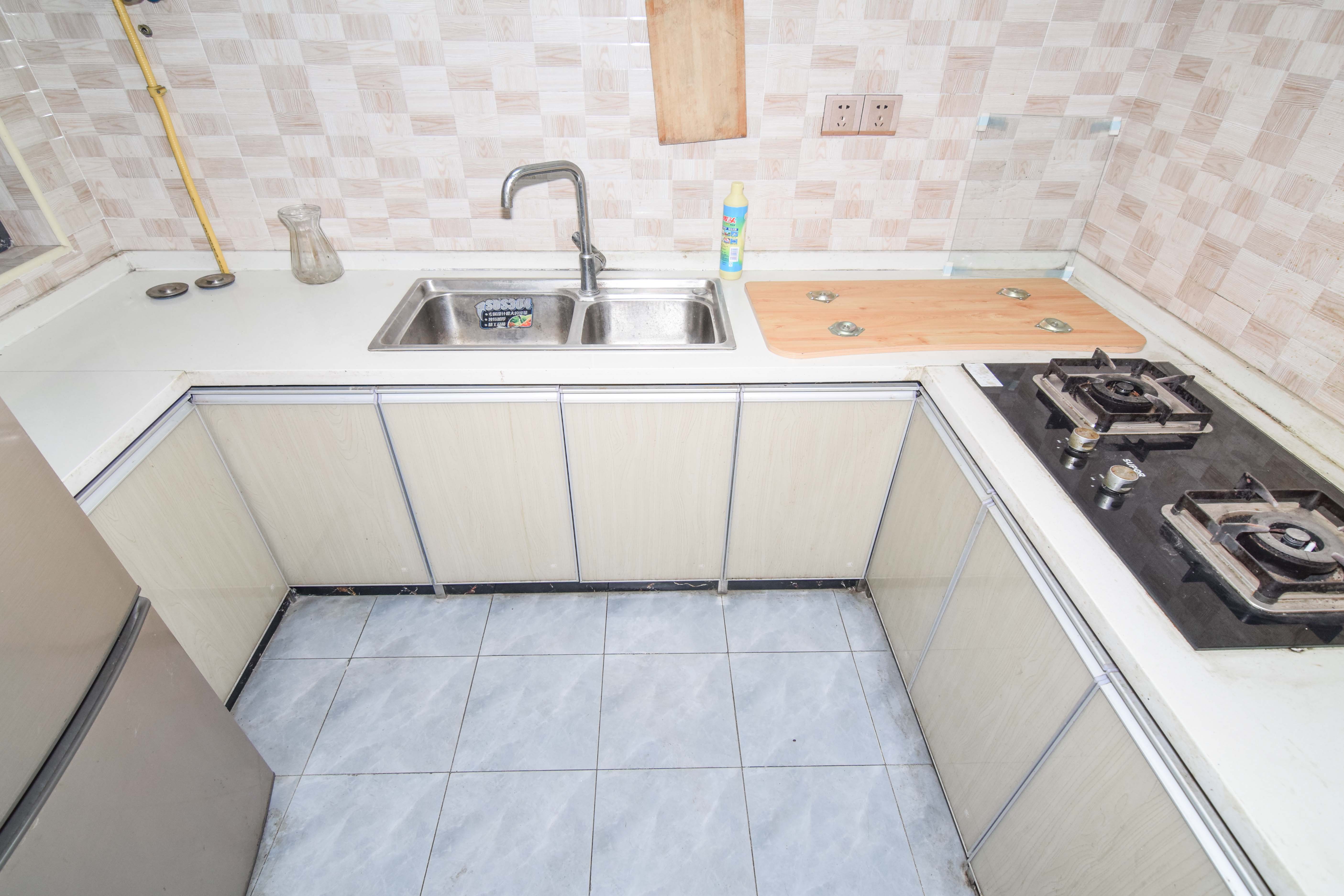 澳海谷山府 4室2厅2卫 85.0万 澳海谷山府 4室2厅2卫 85.0万厨房