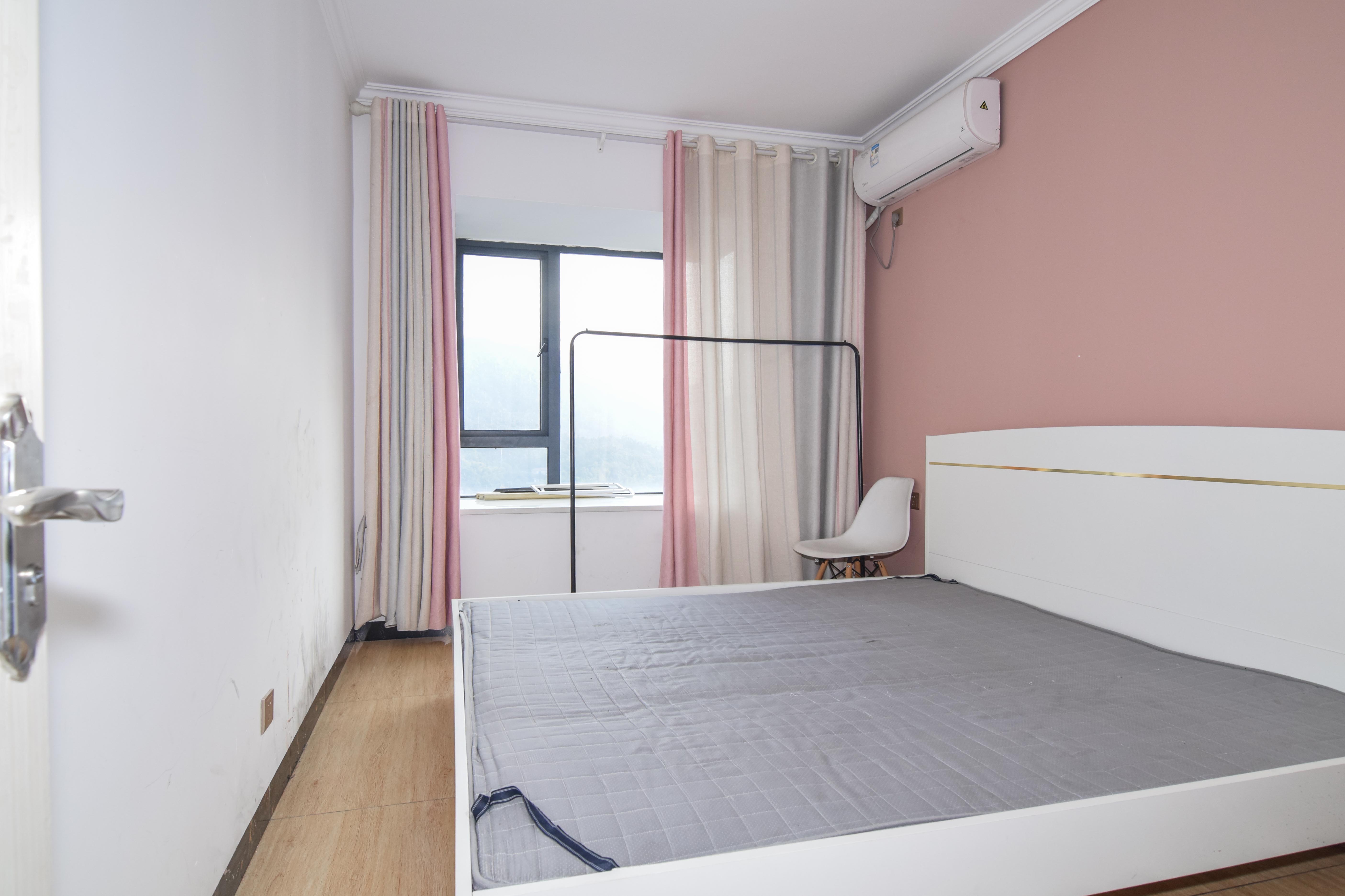 澳海谷山府 4室2厅2卫 85.0万 澳海谷山府 4室2厅2卫 85.0万卧室