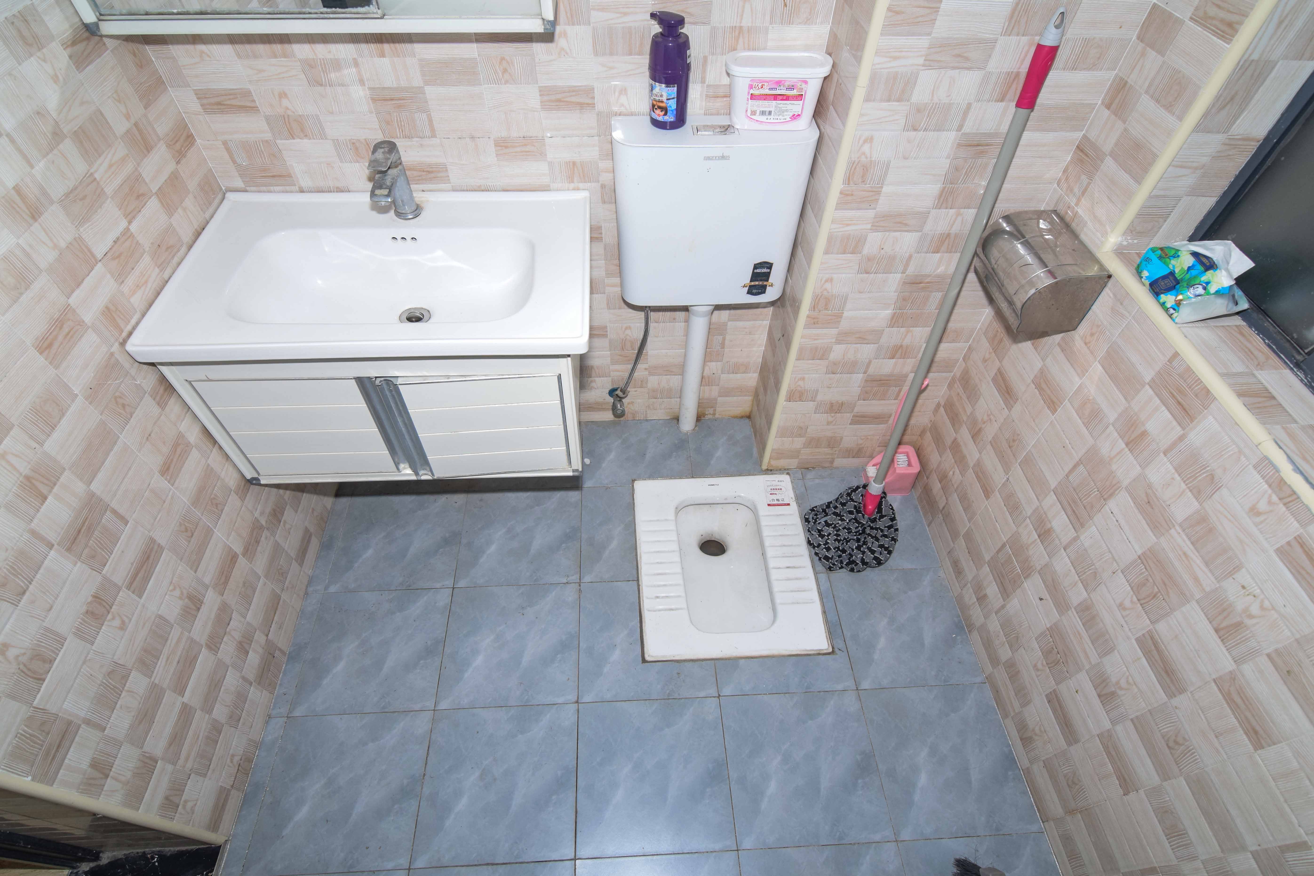 澳海谷山府 4室2厅2卫 85.0万 澳海谷山府 4室2厅2卫 85.0万卫生间