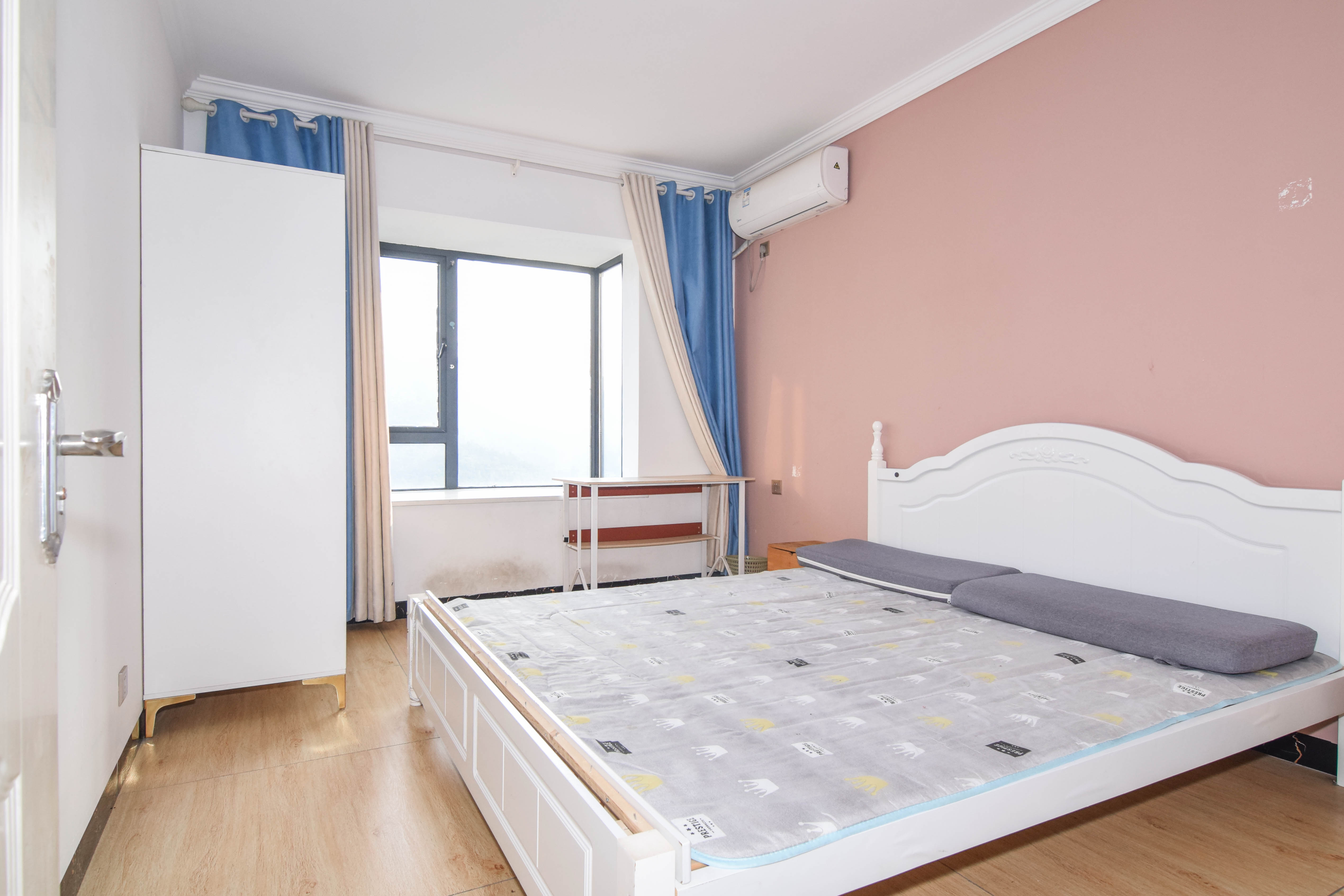 澳海谷山府 4室2厅2卫 85.0万 澳海谷山府 4室2厅2卫 85.0万卧室