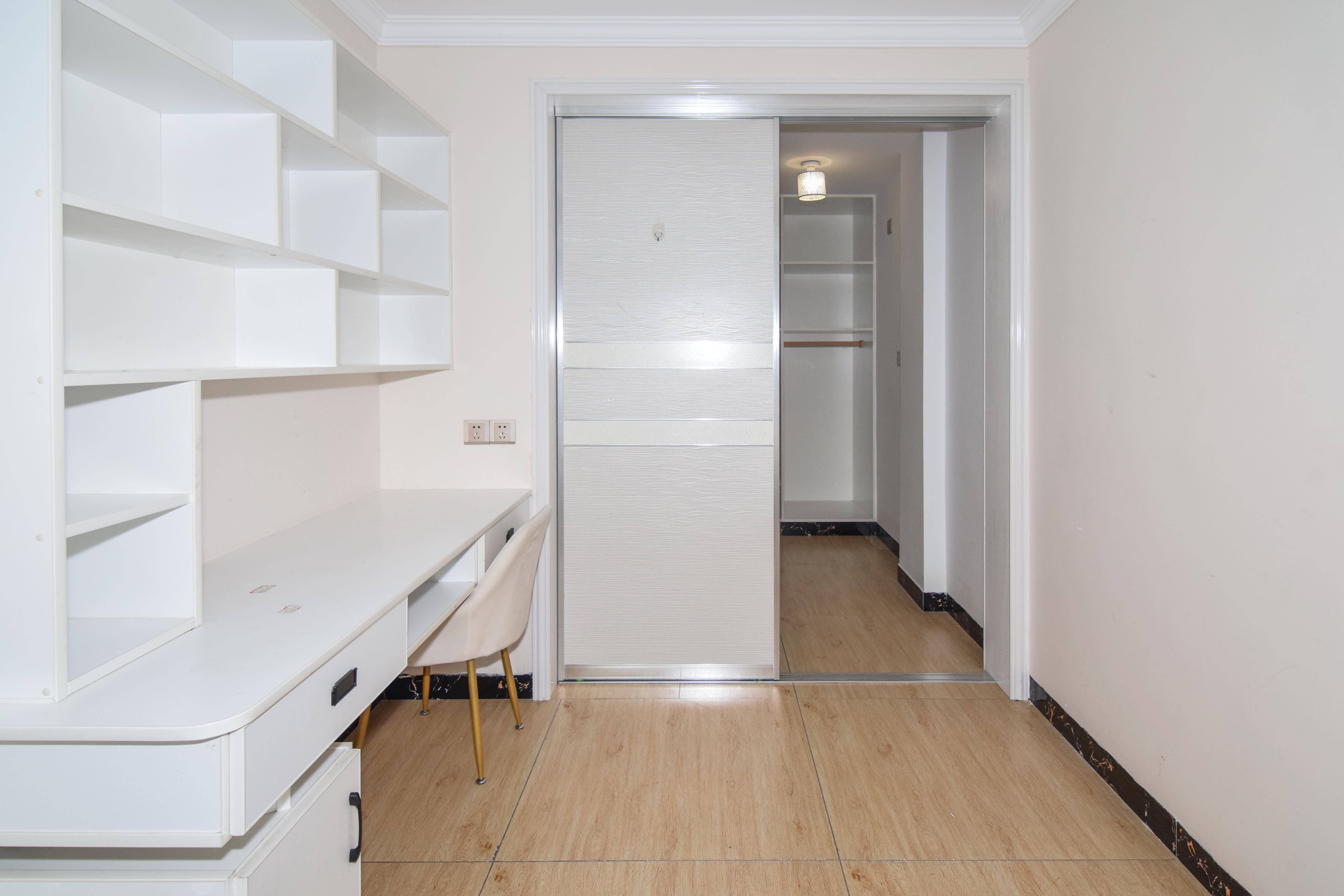 澳海谷山府 4室2厅2卫 85.0万 澳海谷山府 4室2厅2卫 85.0万卧室