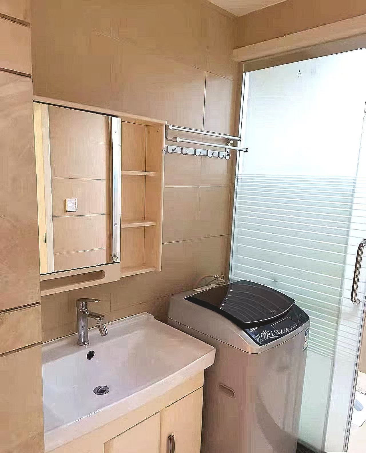 欢乐美寓 2室2厅1卫 1800.0元/月 欢乐美寓 2室2厅1卫 1800.0元/月室内图