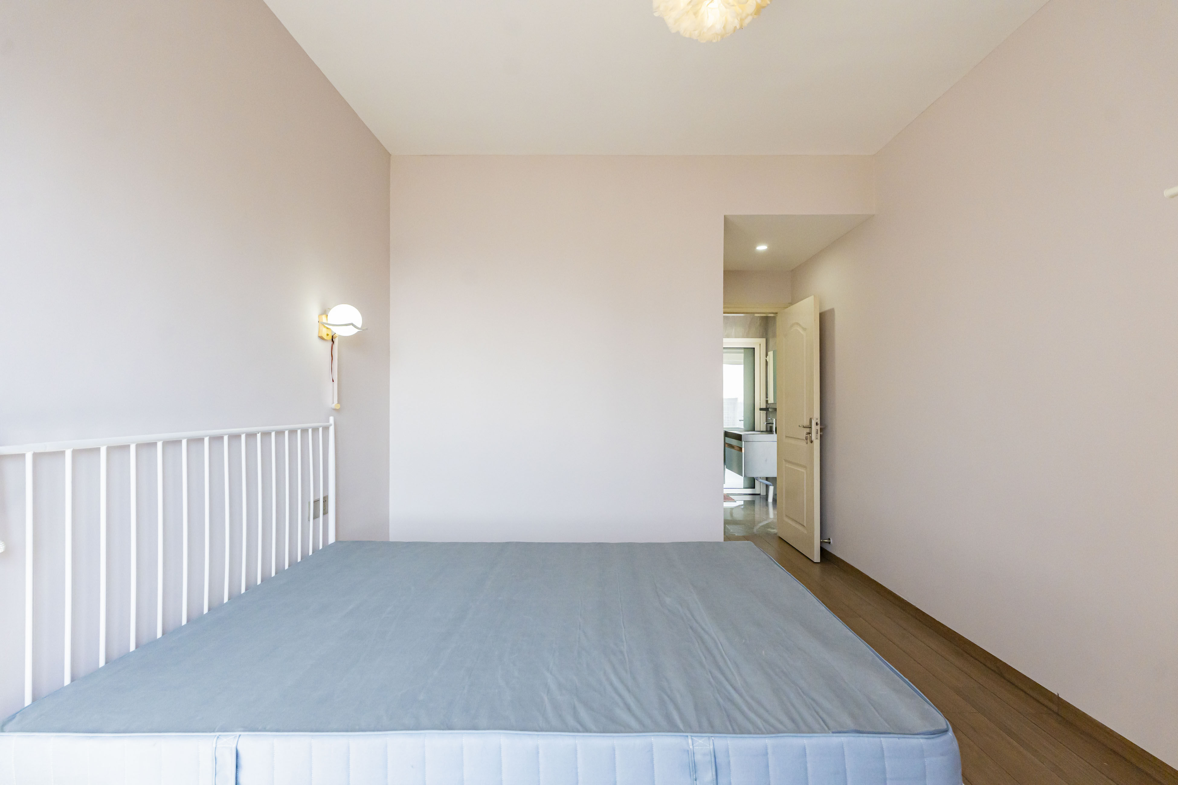 上园商住小区  3室2厅2卫   129.00万卧室