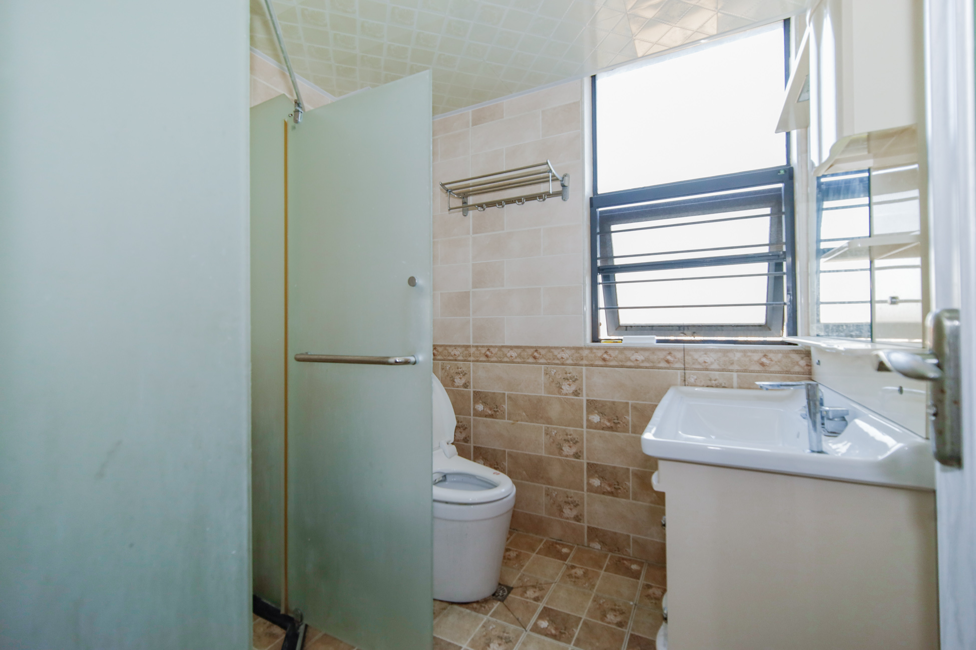 园康星都荟 4室2厅2卫 109.8万 园康星都荟 4室2厅2卫 109.8万卫生间