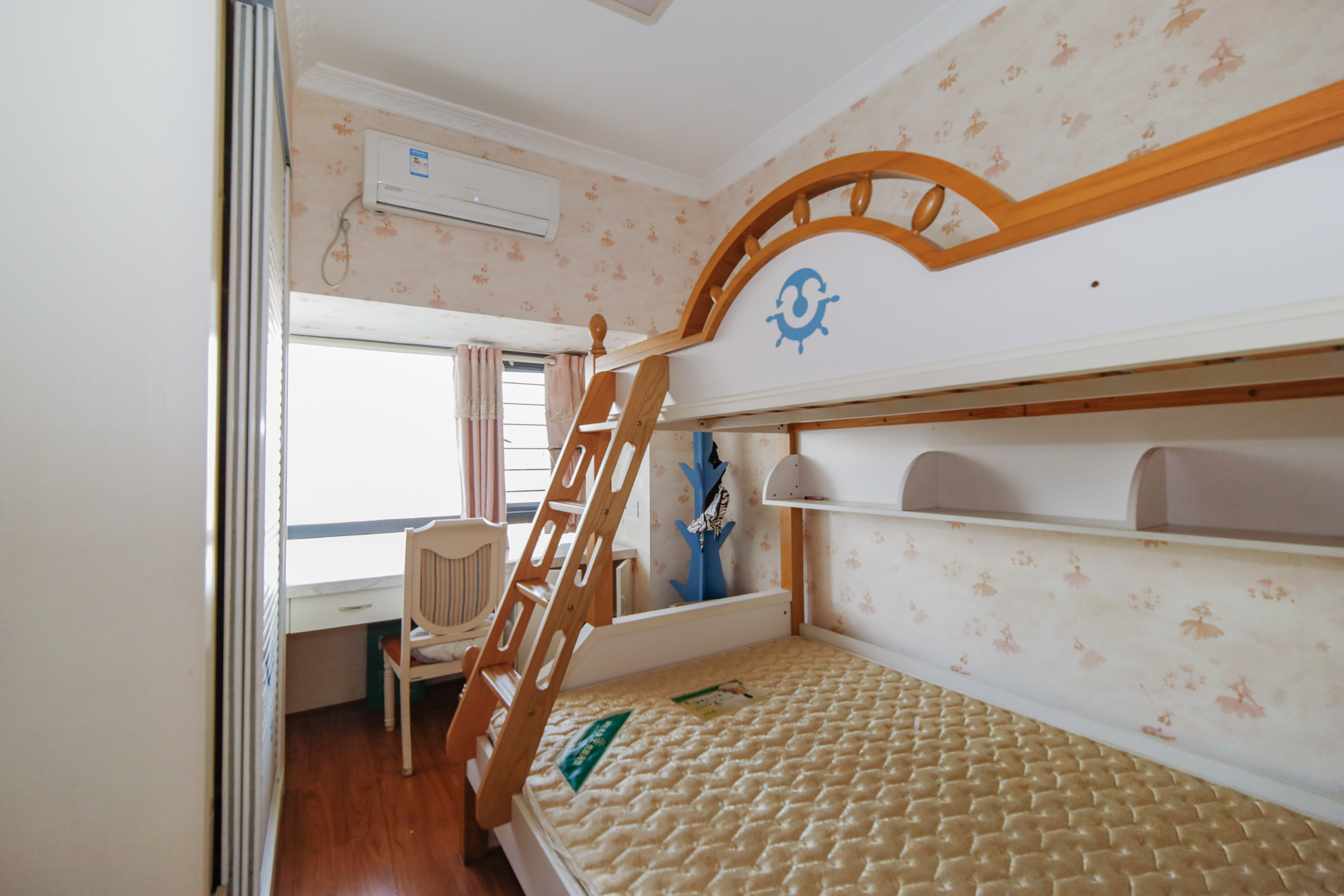 园康星都荟 4室2厅2卫 109.8万 园康星都荟 4室2厅2卫 109.8万卧室