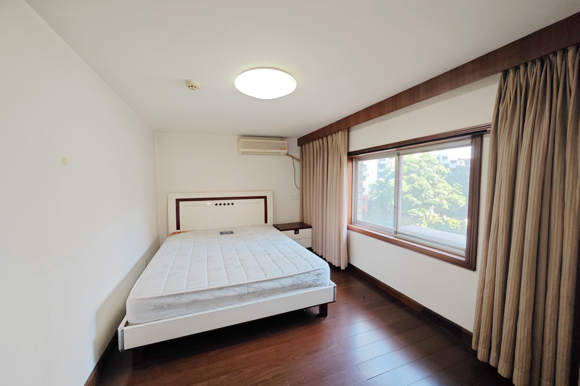 宏景名厦  2室1厅1卫   68.00万卧室