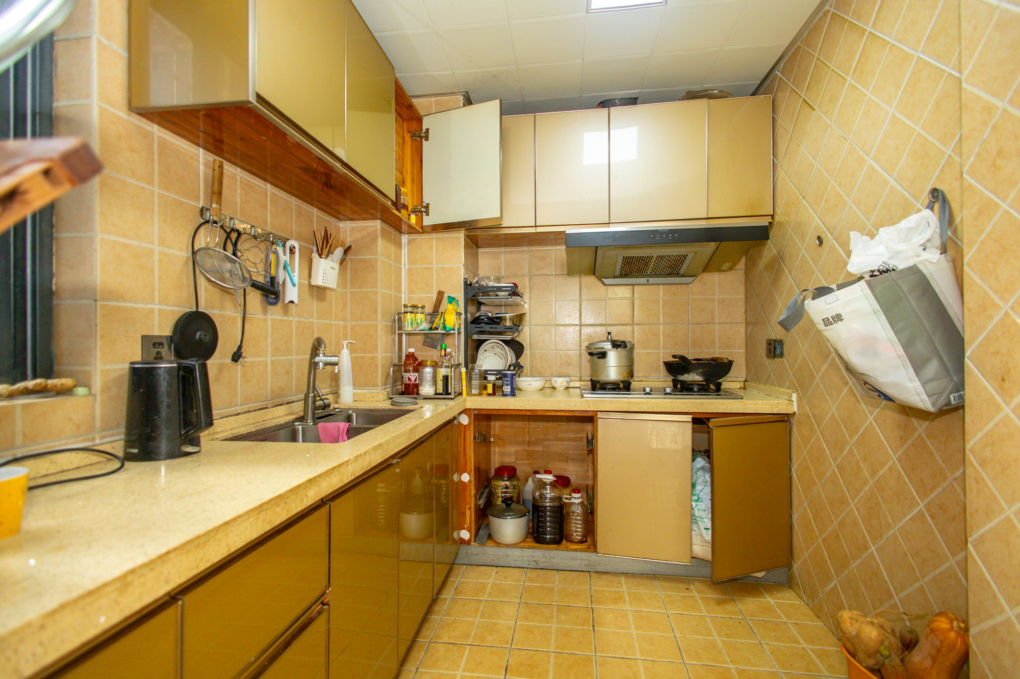 蝴蝶谷 3室2厅2卫 78.0万 蝴蝶谷 3室2厅2卫 78.0万厨房