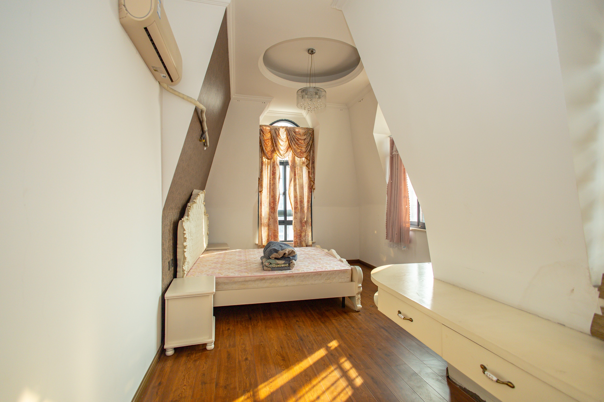 蝴蝶谷 3室2厅2卫 78.0万 蝴蝶谷 3室2厅2卫 78.0万卧室