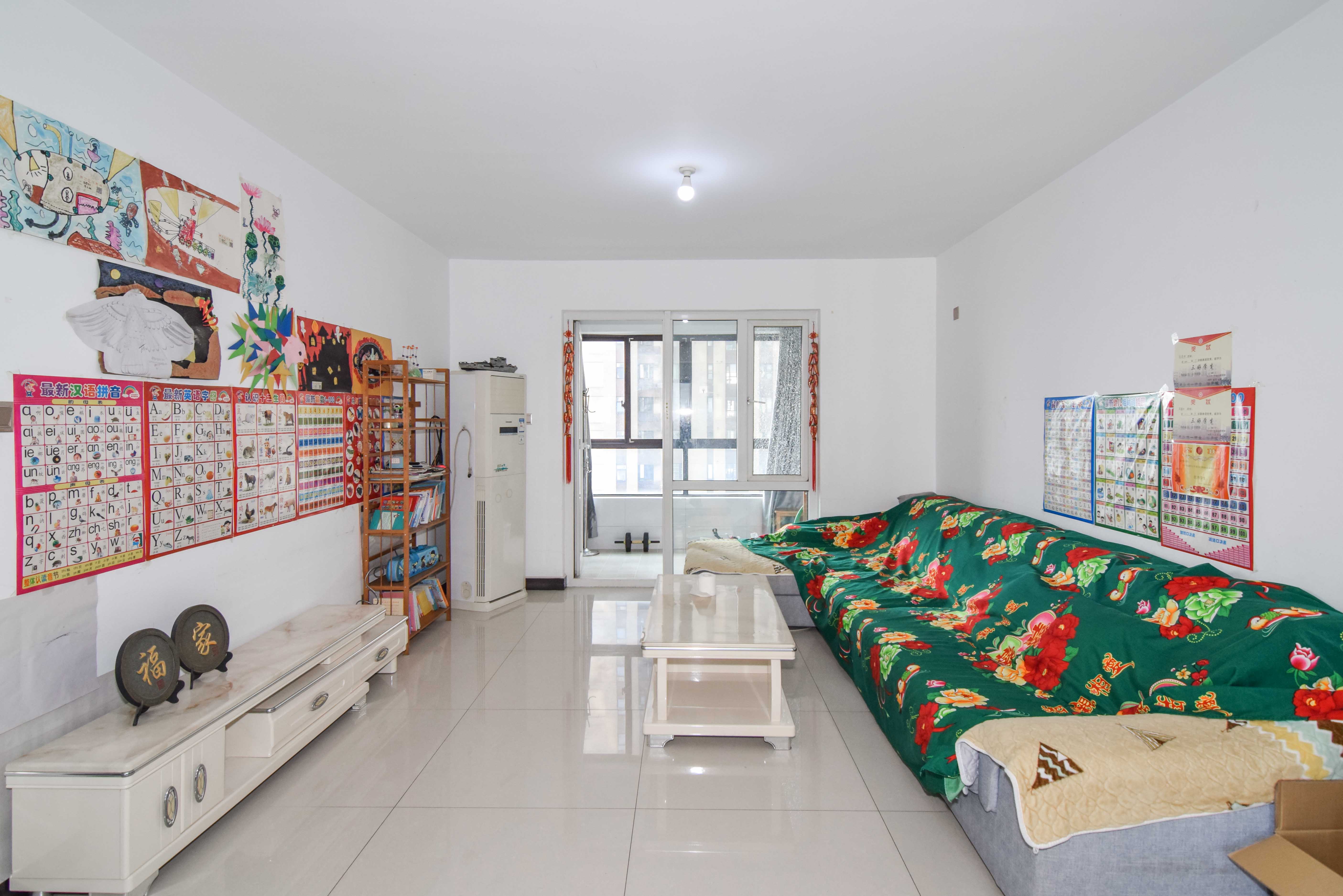 金地三千府(金地湖山樾、金地自在城) 3室2厅1卫 69.0万 金地三千府(金地湖山樾、金地自在城) 3室2厅1卫 69.0万客厅