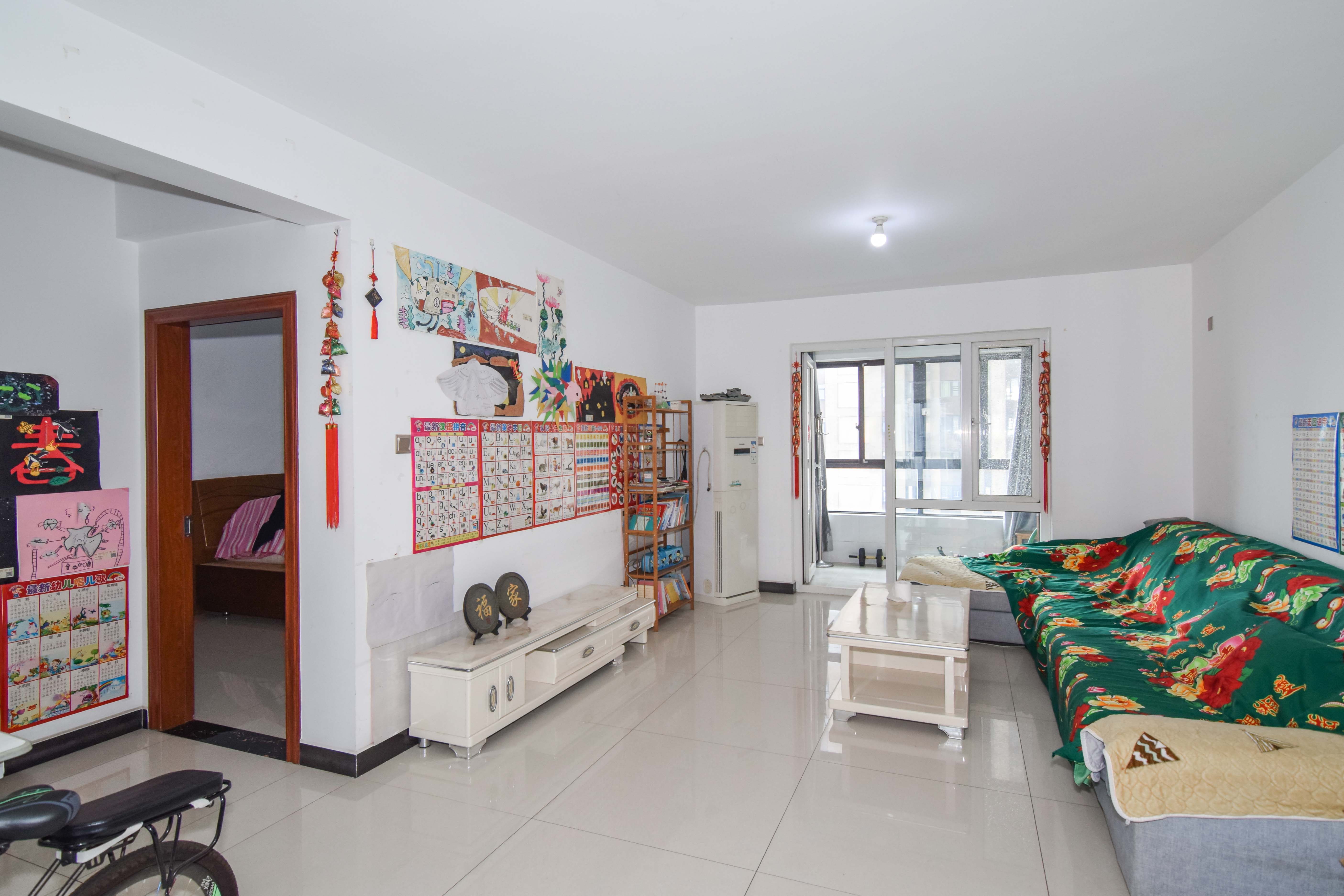 金地三千府(金地湖山樾、金地自在城) 3室2厅1卫 69.0万 金地三千府(金地湖山樾、金地自在城) 3室2厅1卫 69.0万客厅