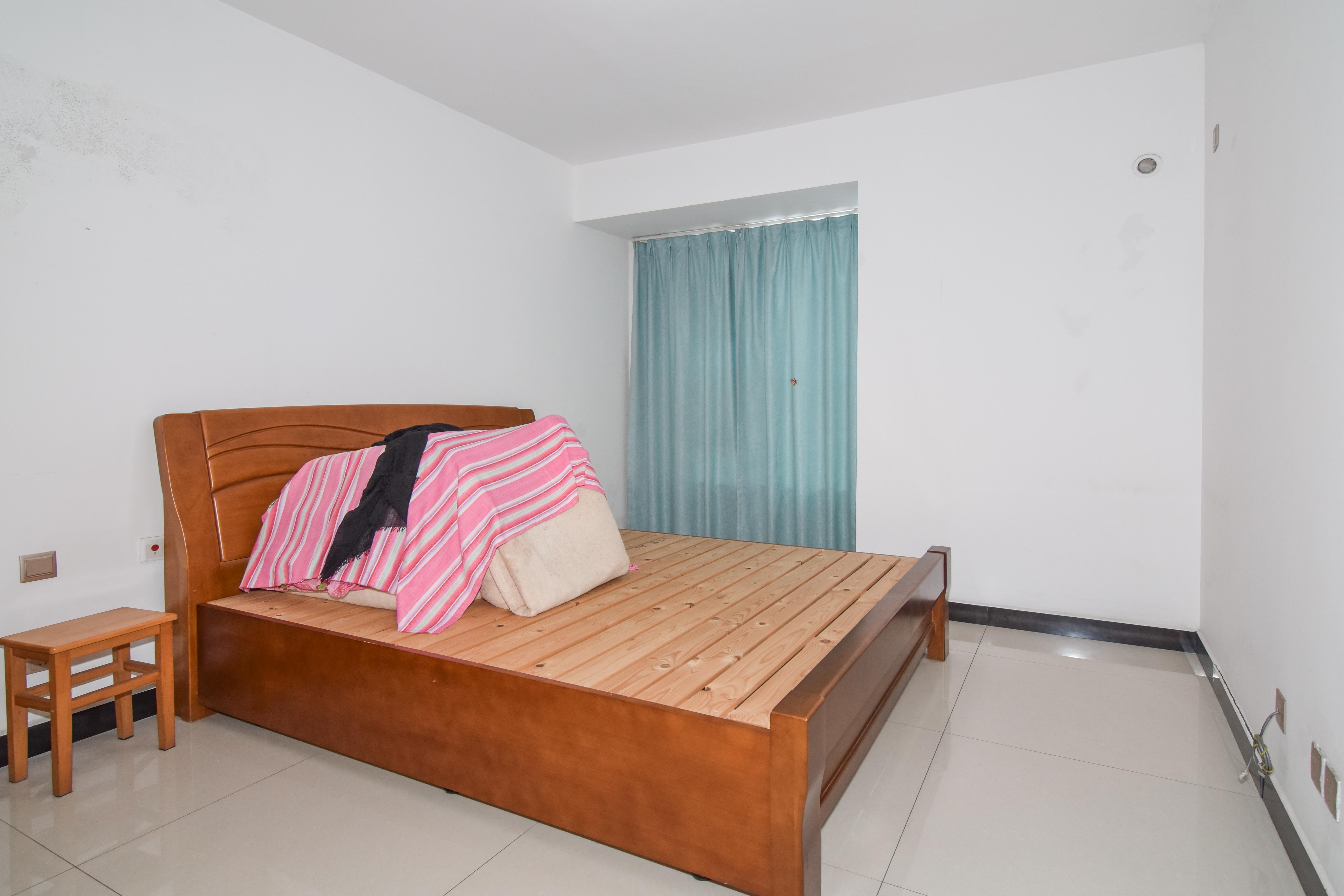 金地三千府(金地湖山樾、金地自在城) 3室2厅1卫 69.0万 金地三千府(金地湖山樾、金地自在城) 3室2厅1卫 69.0万卧室