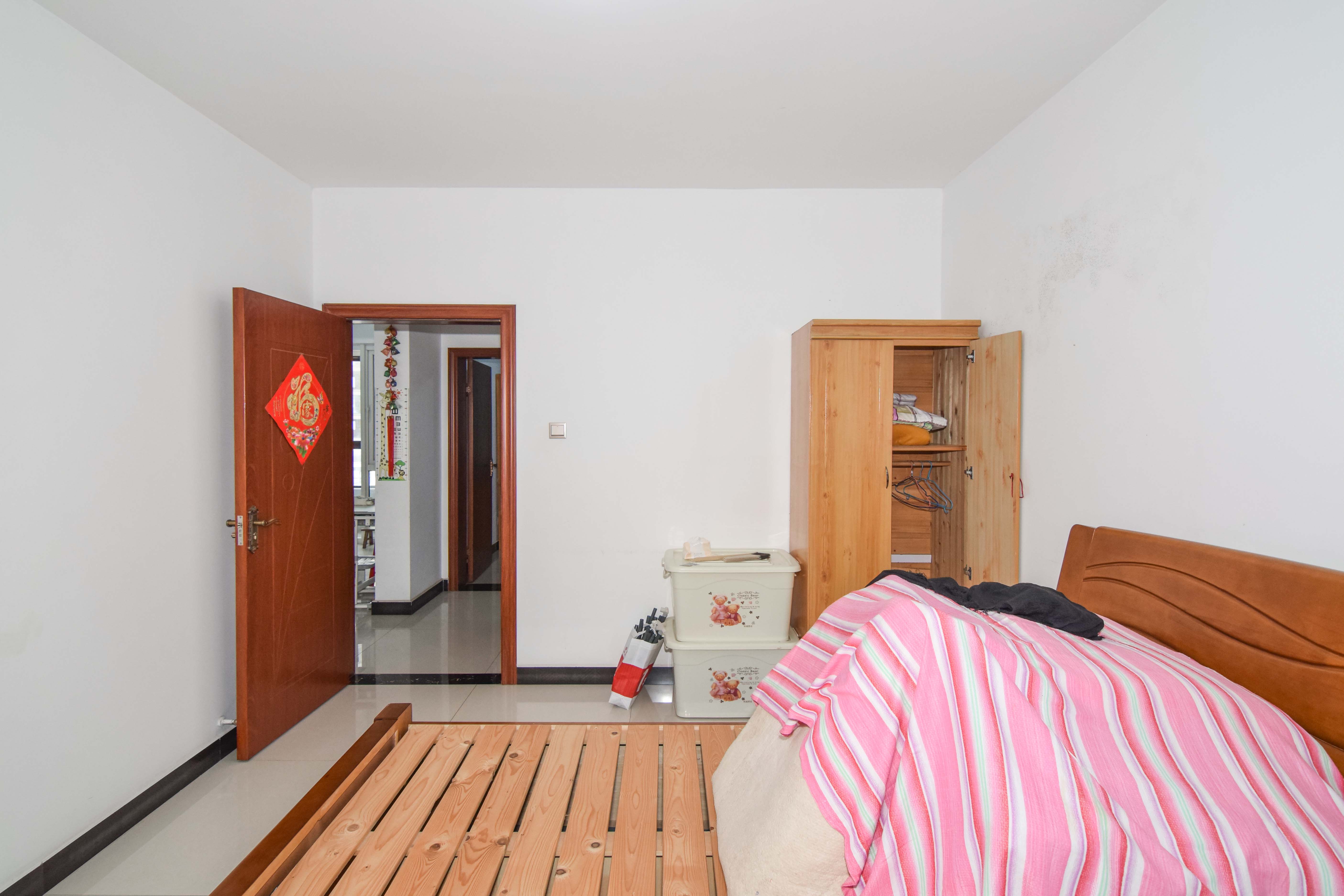 金地三千府(金地湖山樾、金地自在城) 3室2厅1卫 69.0万 金地三千府(金地湖山樾、金地自在城) 3室2厅1卫 69.0万卧室