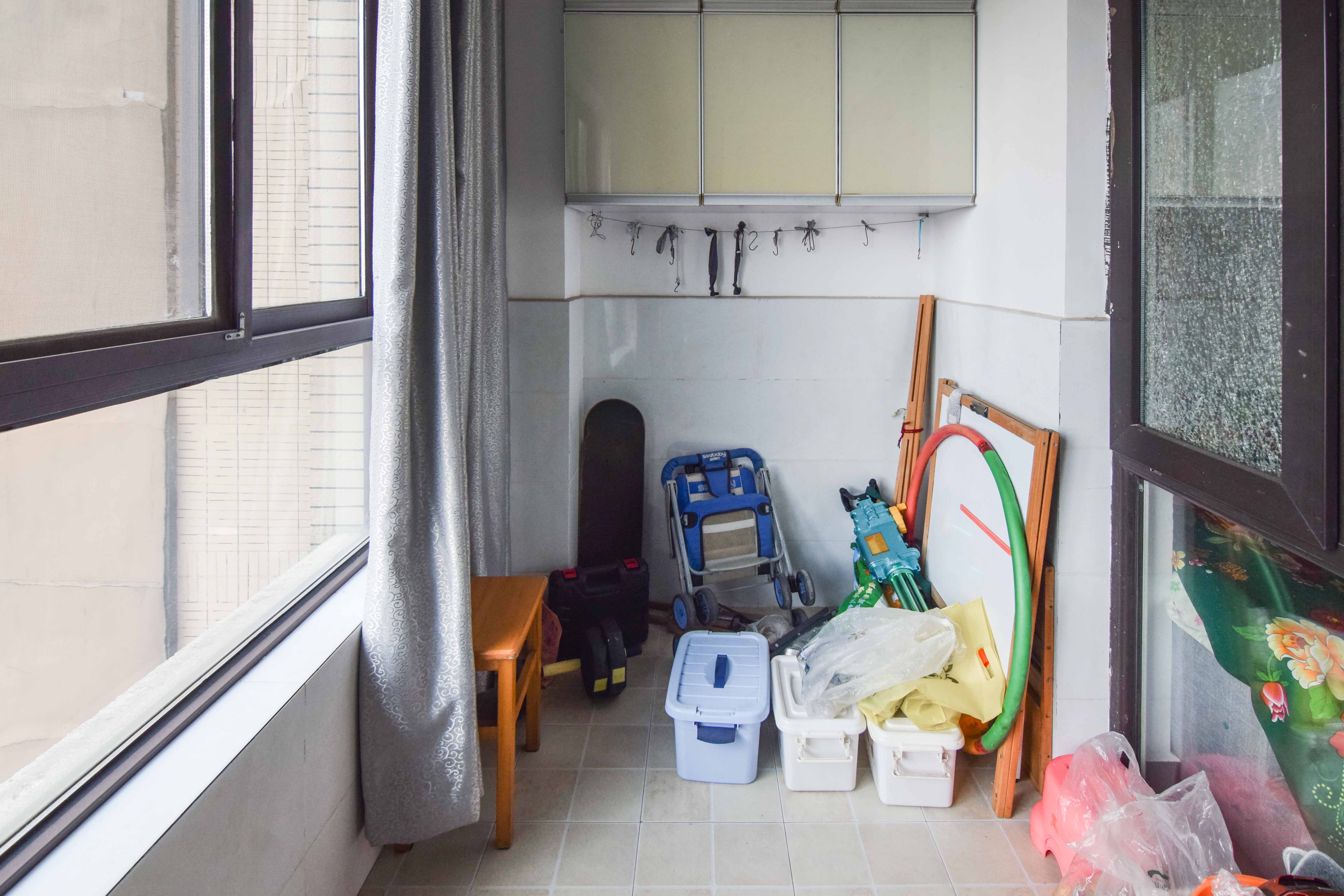 金地三千府(金地湖山樾、金地自在城) 3室2厅1卫 69.0万 金地三千府(金地湖山樾、金地自在城) 3室2厅1卫 69.0万阳台