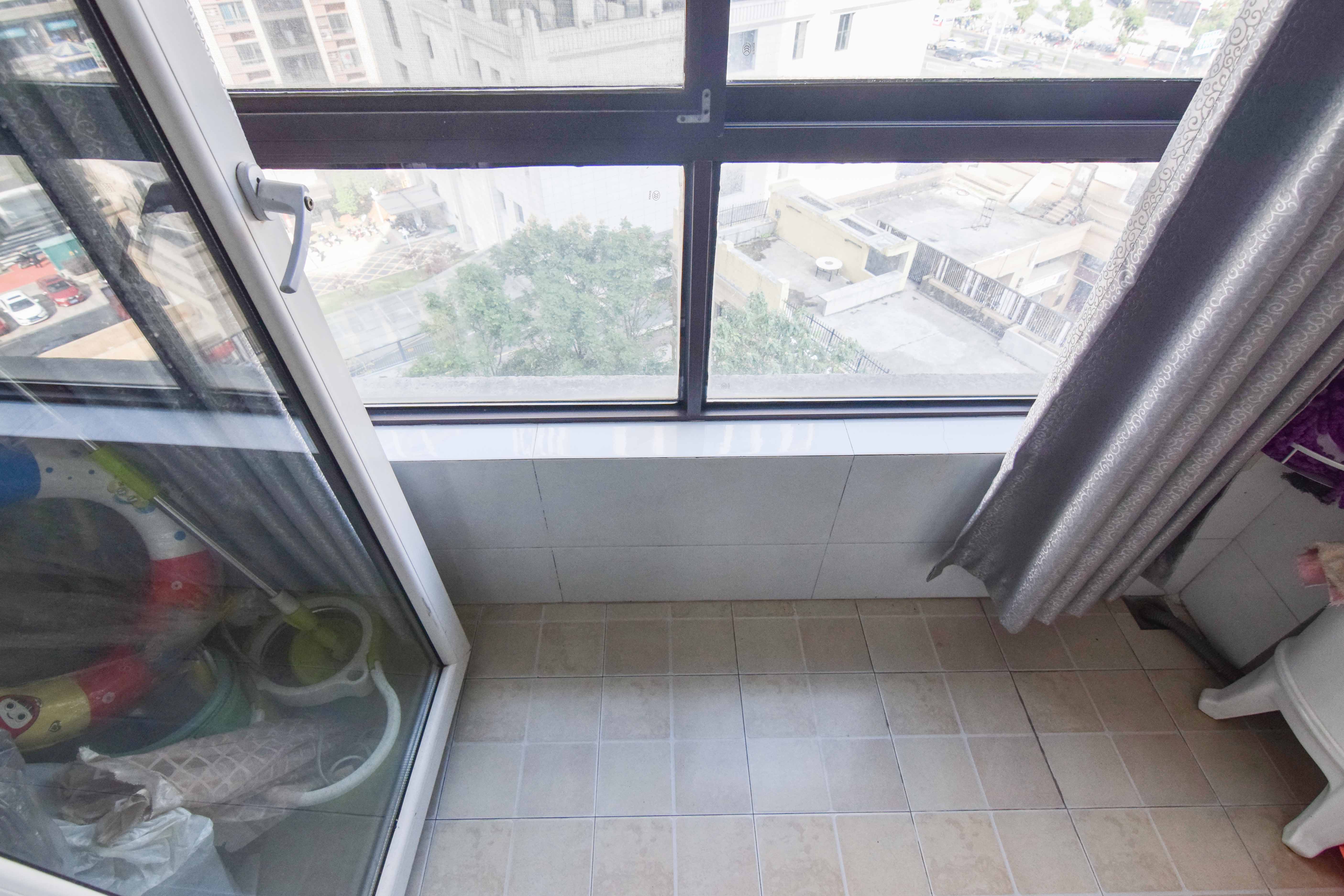 金地三千府(金地湖山樾、金地自在城) 3室2厅1卫 69.0万 金地三千府(金地湖山樾、金地自在城) 3室2厅1卫 69.0万阳台