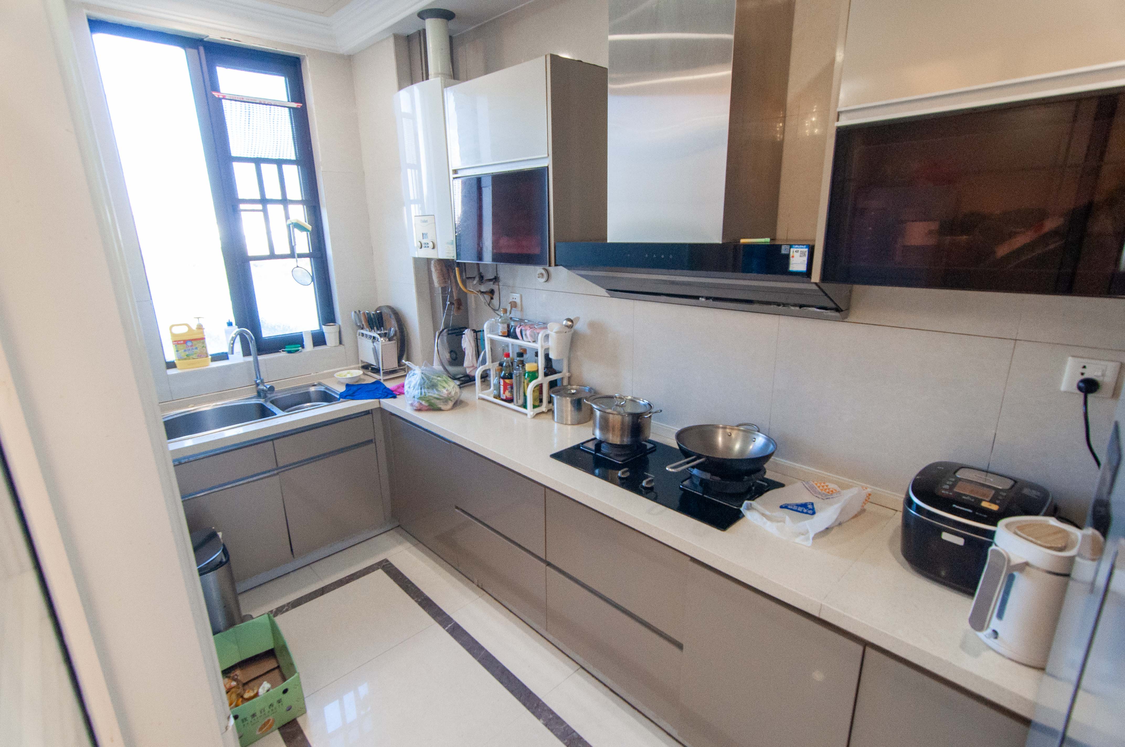 金茂梅溪湖  4室2厅2卫    360.0万厨房