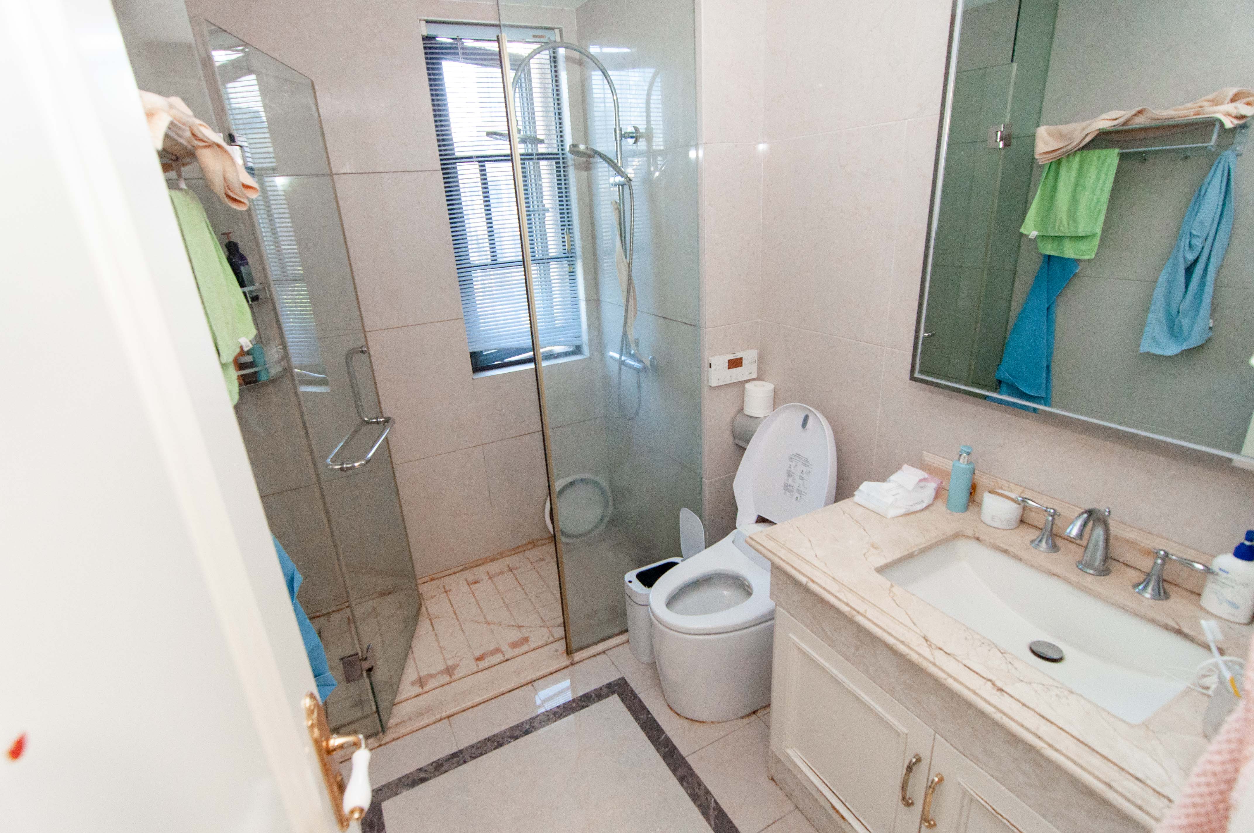 金茂梅溪湖  4室2厅2卫    360.0万卫生间