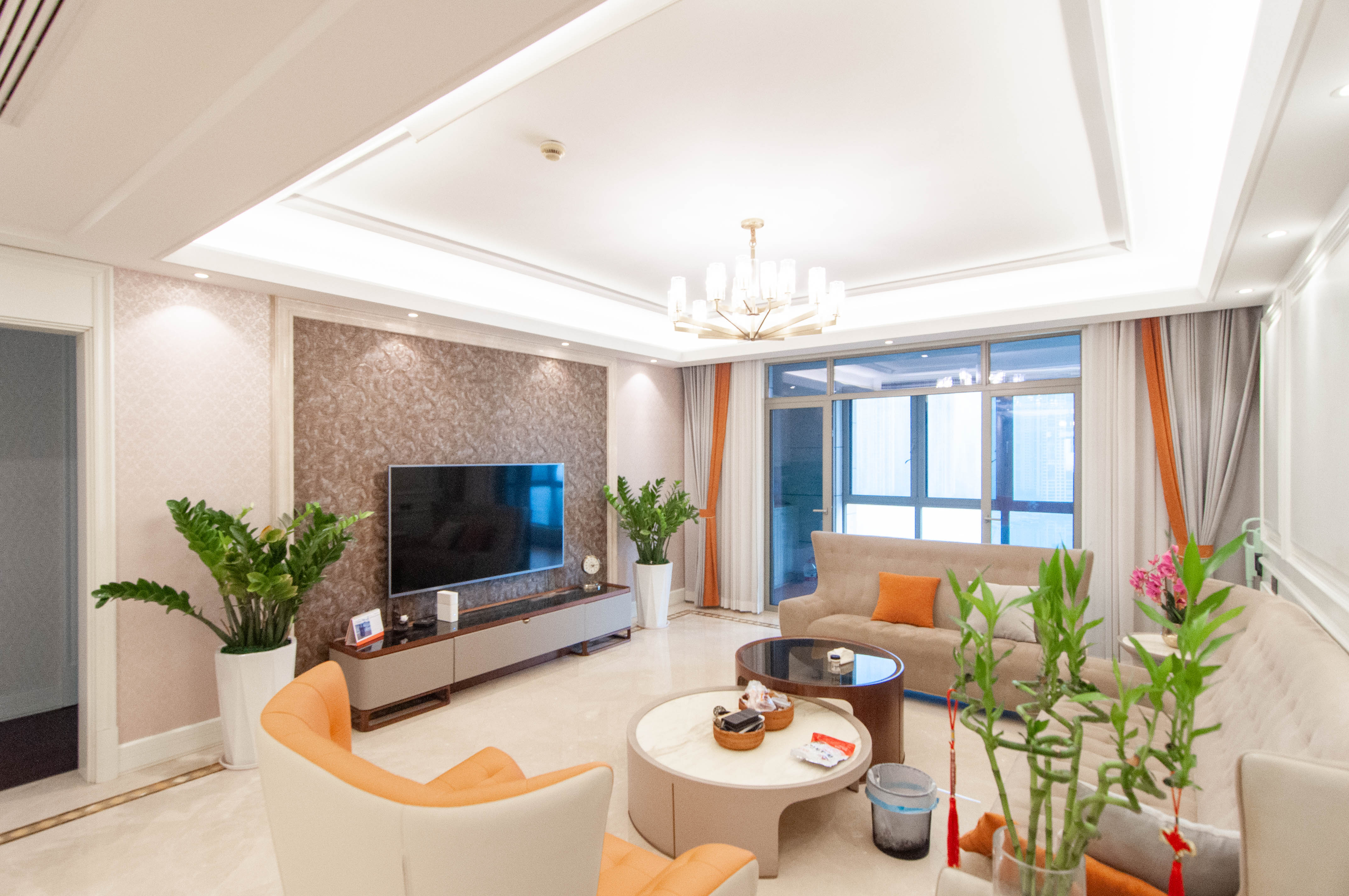 梅溪湖金茂府(金茂广场)(金茂览秀城) 4室2厅4卫 678.0万 梅溪湖金茂府(金茂广场)(金茂览秀城) 4室2厅4卫 678.0万客厅