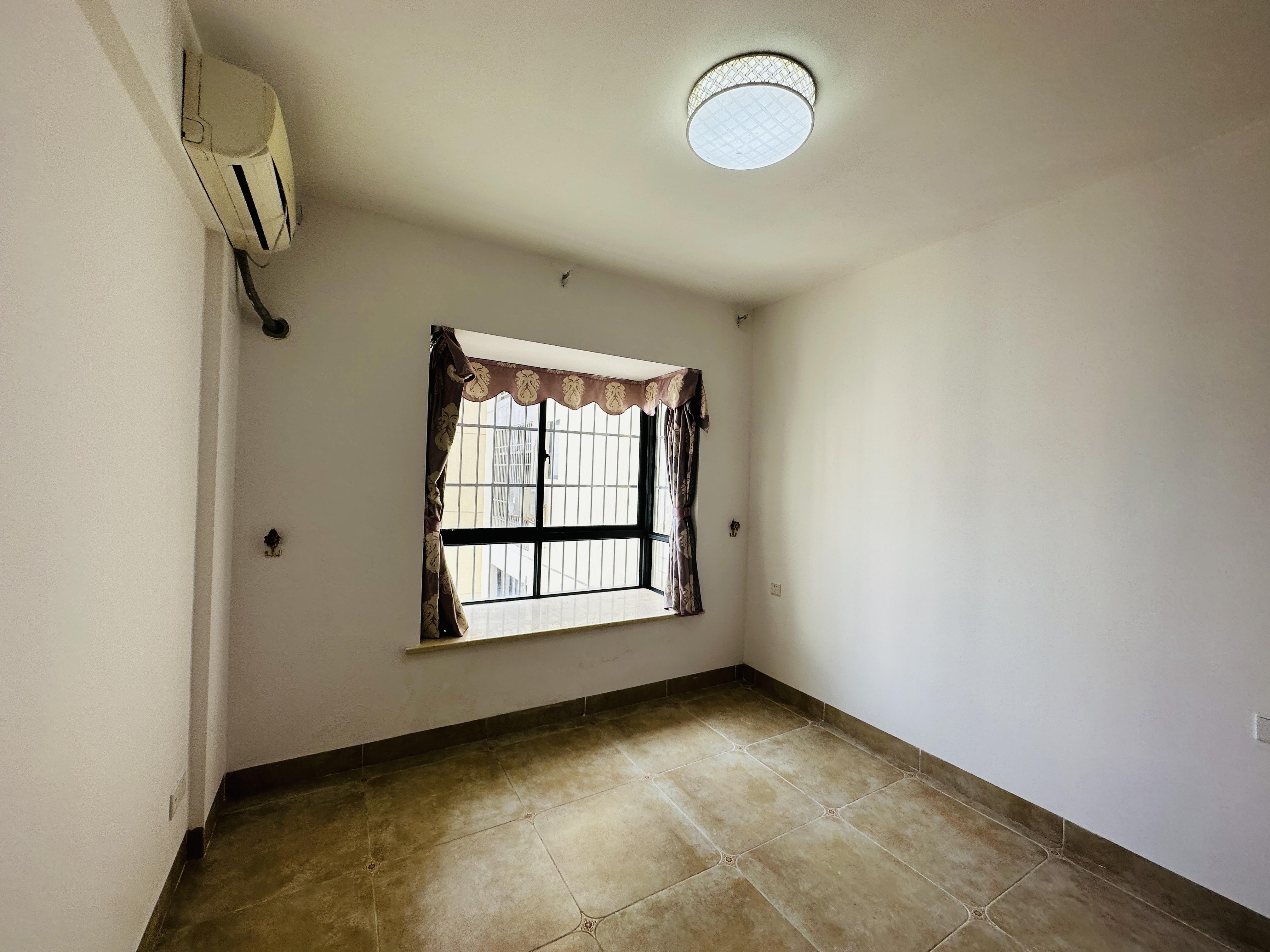 锦盘花园 3室2厅2卫 150.0万 锦盘花园 3室2厅2卫 150.0万卧室