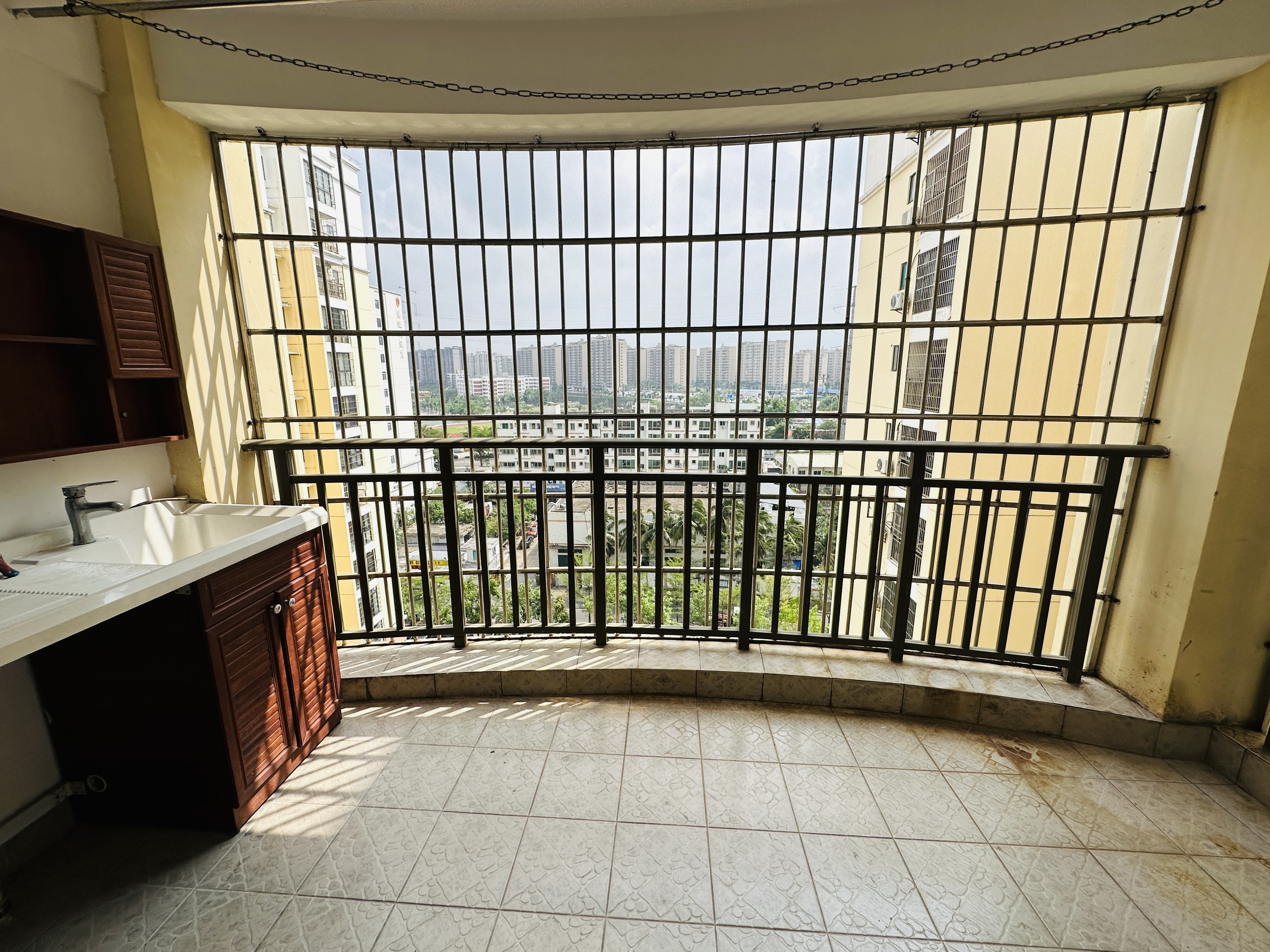 锦盘花园 3室2厅2卫 150.0万 锦盘花园 3室2厅2卫 150.0万阳台