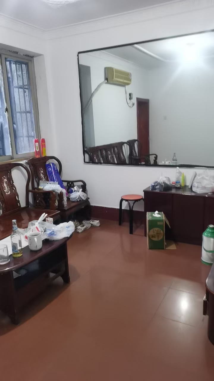 市总工会宿舍(司马里36号) 3室2厅1卫 2000.0元/月 市总工会宿舍(司马里36号) 3室2厅1卫 2000.0元/月室内图