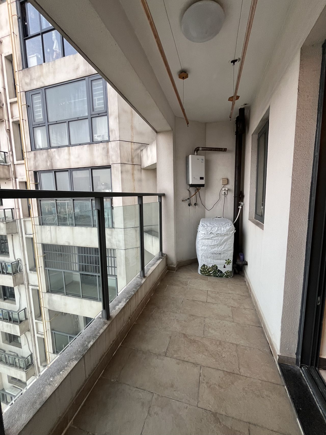 恒大外滩  3室2厅2卫   4200.00元/月室内图