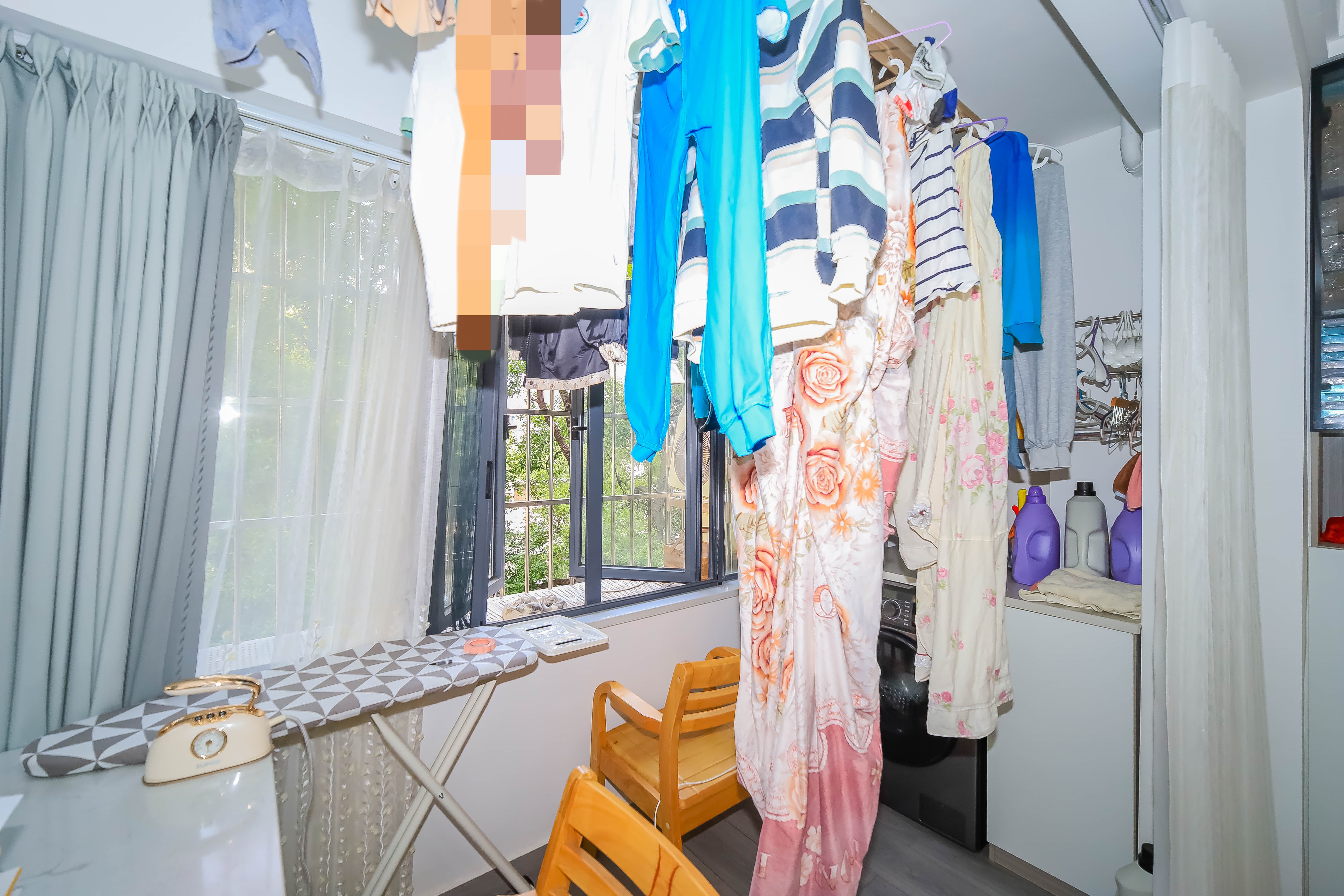 金昌花园  4室2厅2卫   130.00万阳台