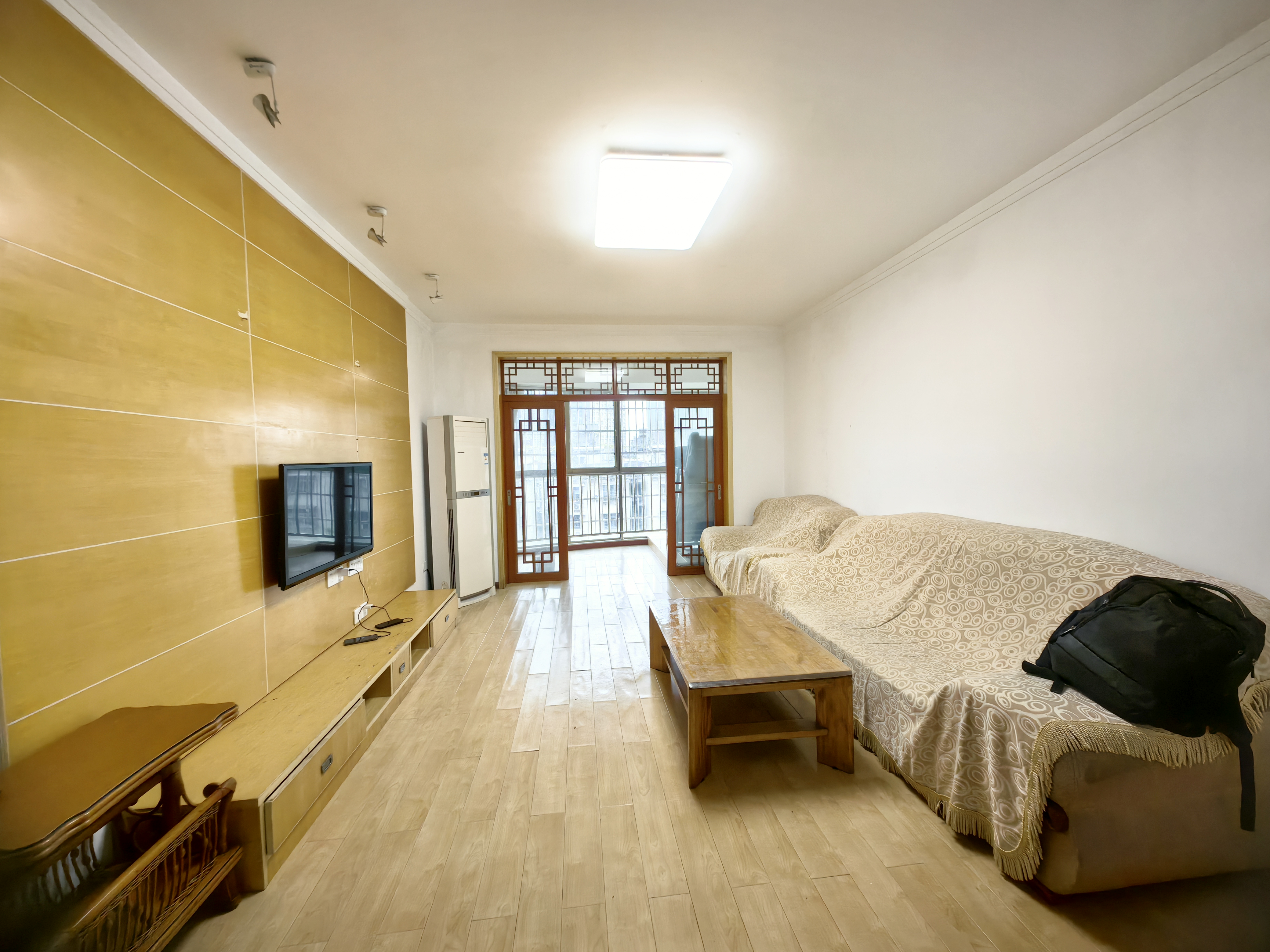 都市金领  3室2厅1卫    3100.0元/月室内图