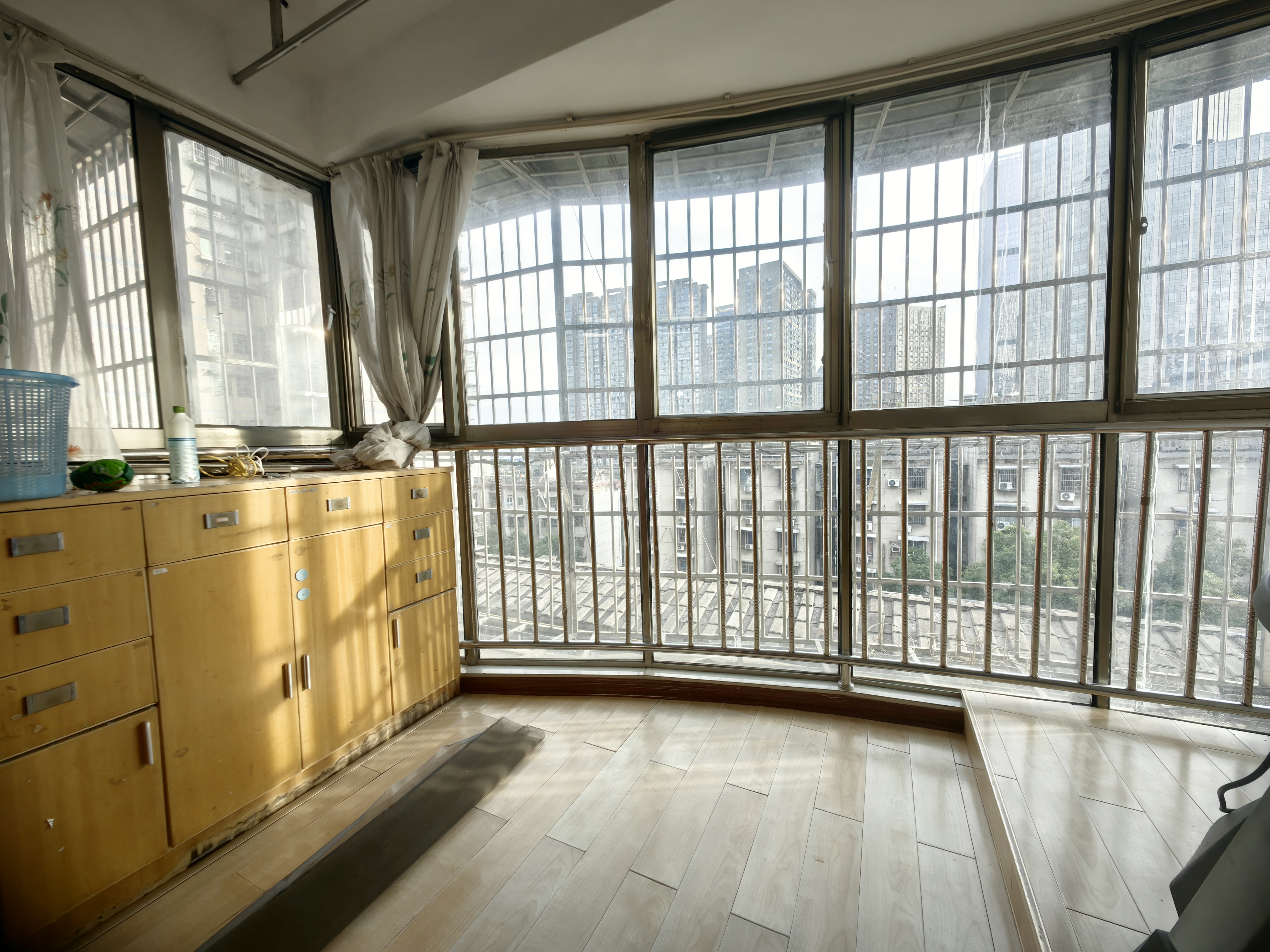 都市金领  3室2厅1卫    3100.0元/月室内图