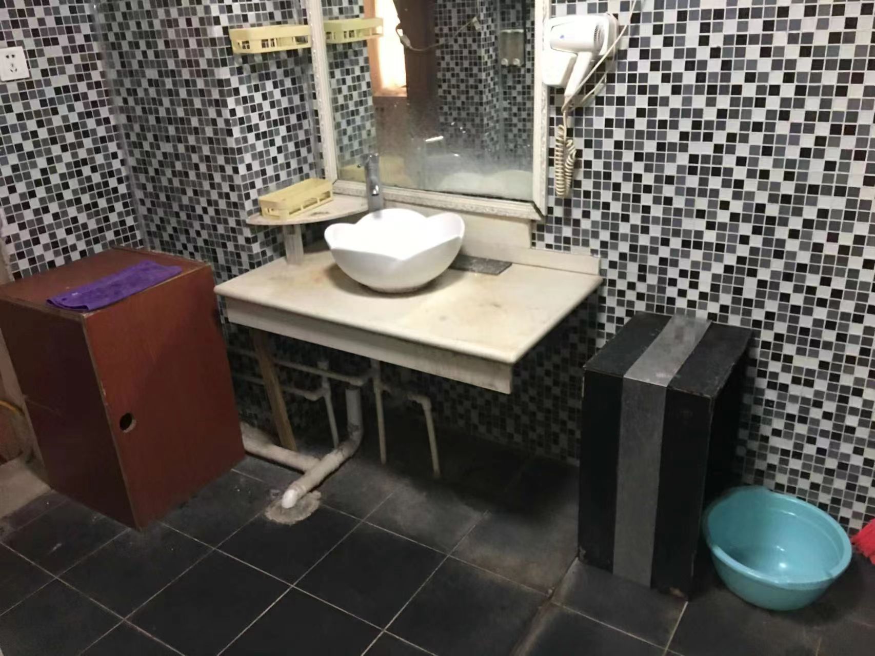 湘中园  1室1厅1卫    550.0元/月 湘中园  1室1厅1卫    550.0元/月室内图