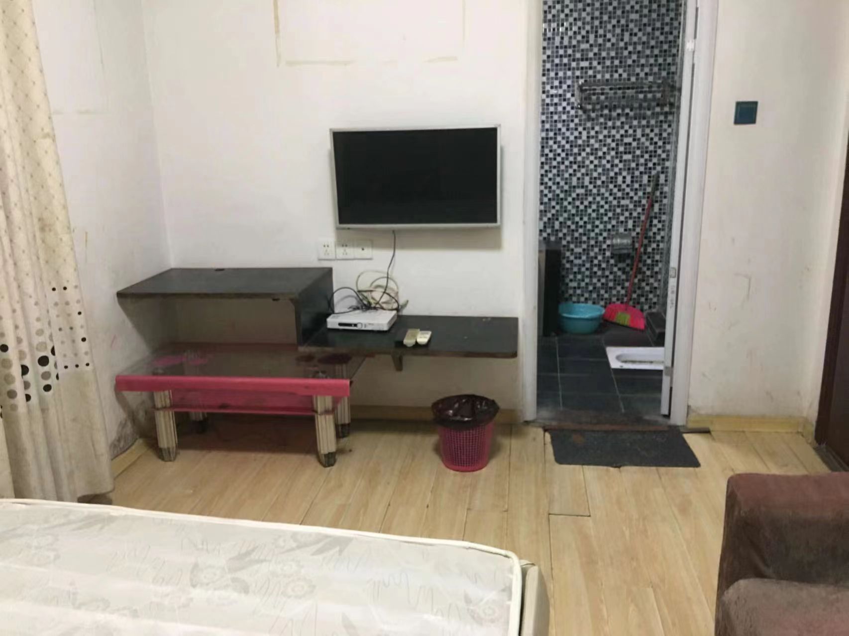 湘中园  1室1厅1卫    550.0元/月 湘中园  1室1厅1卫    550.0元/月室内图