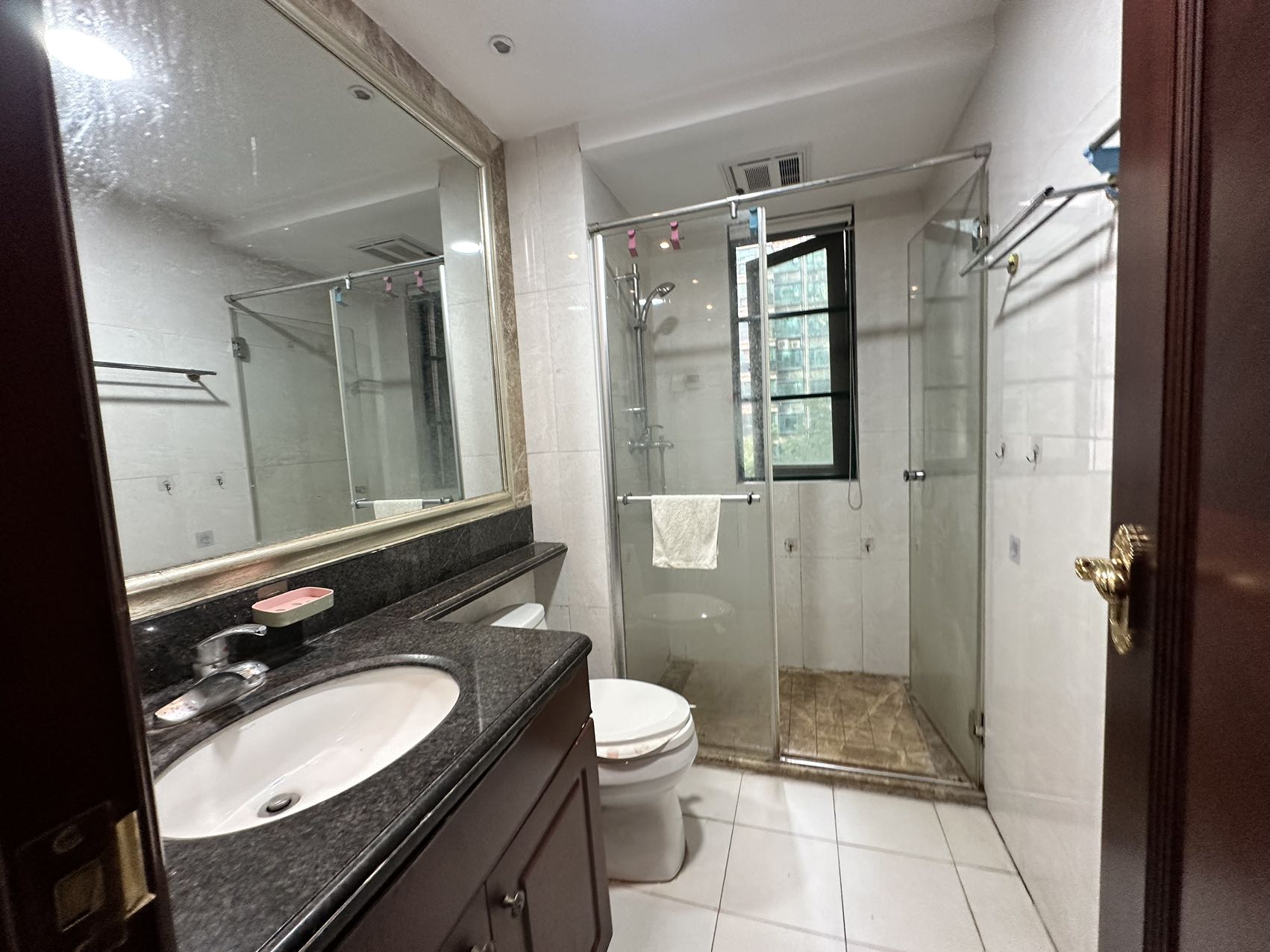 恒大名都  3室2厅2卫    1500.0元/月 恒大名都  3室2厅2卫    1500.0元/月室内图