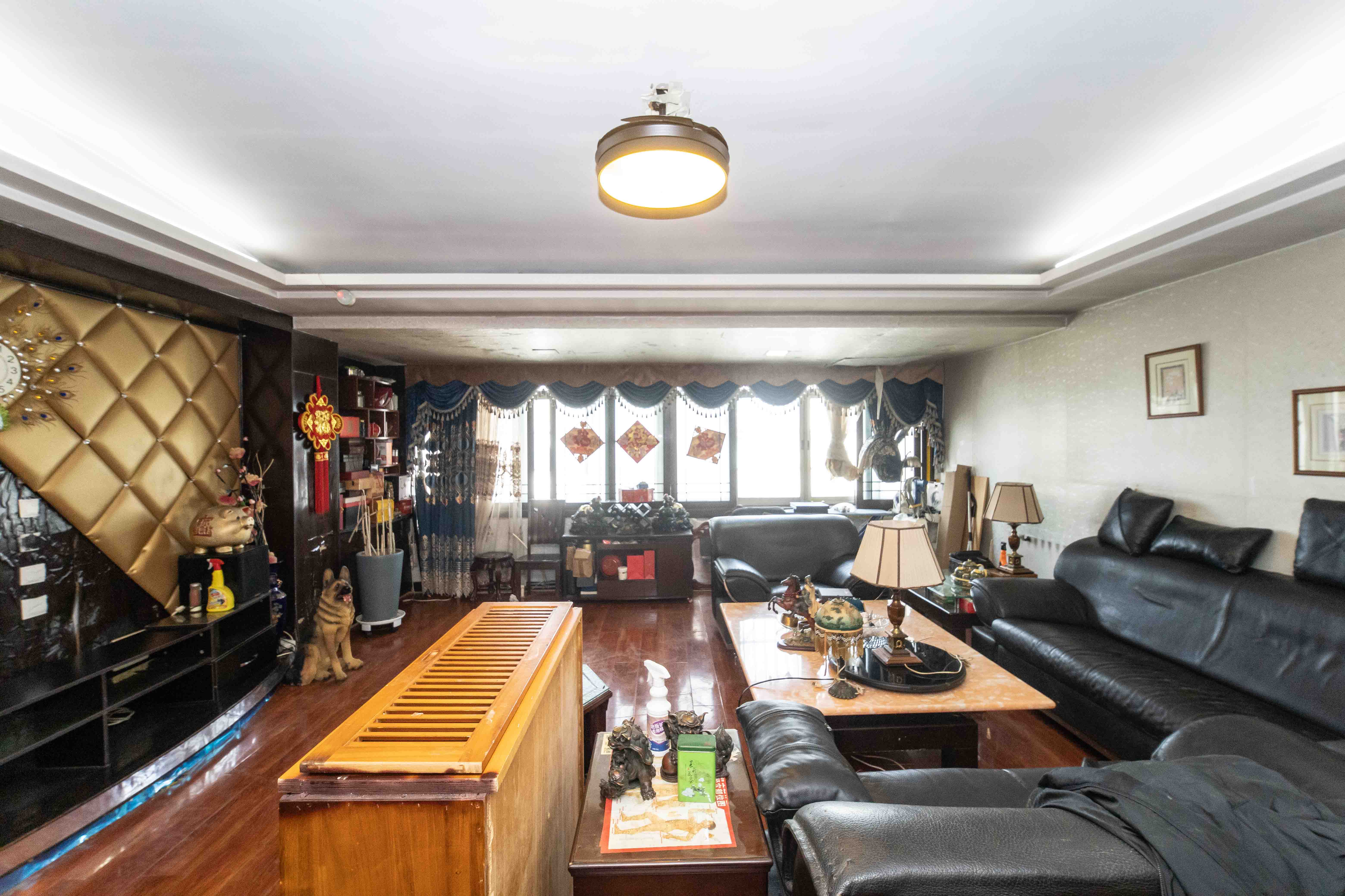 火星一片 4室2厅3卫 125.0万 火星一片 4室2厅3卫 125.0万客厅