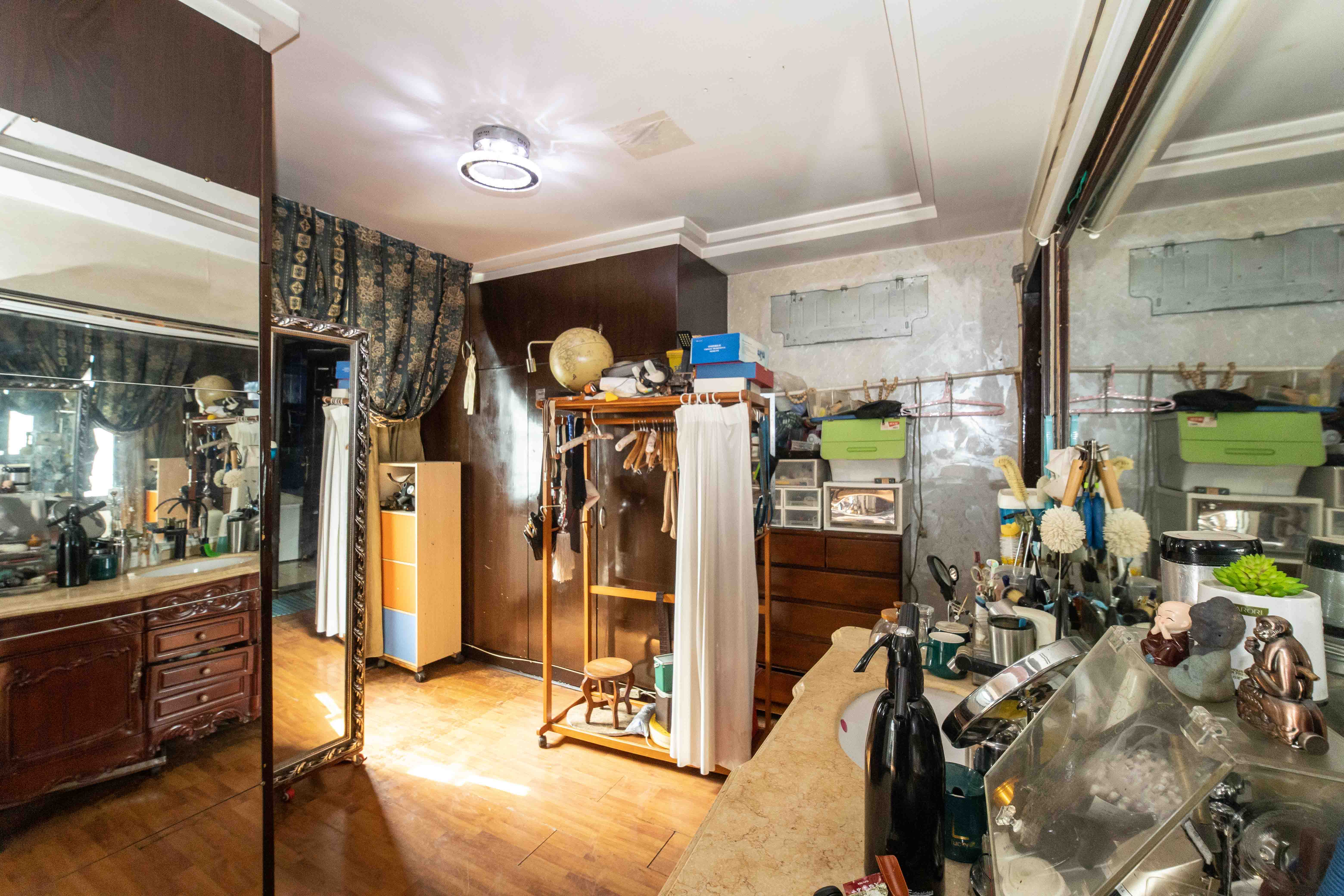 火星一片  4室2厅3卫    125.0万其他