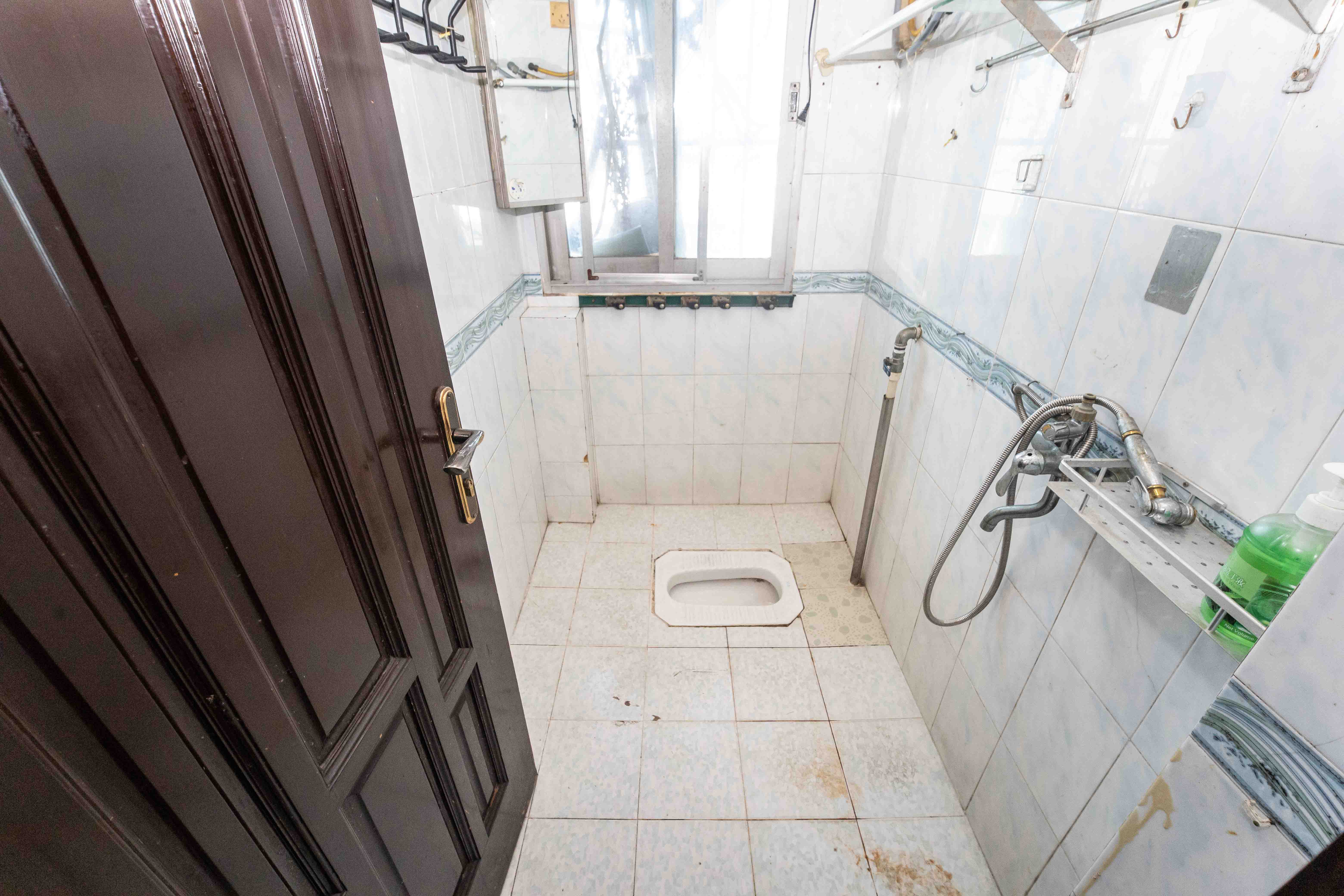 火星一片  4室2厅3卫    125.0万卫生间