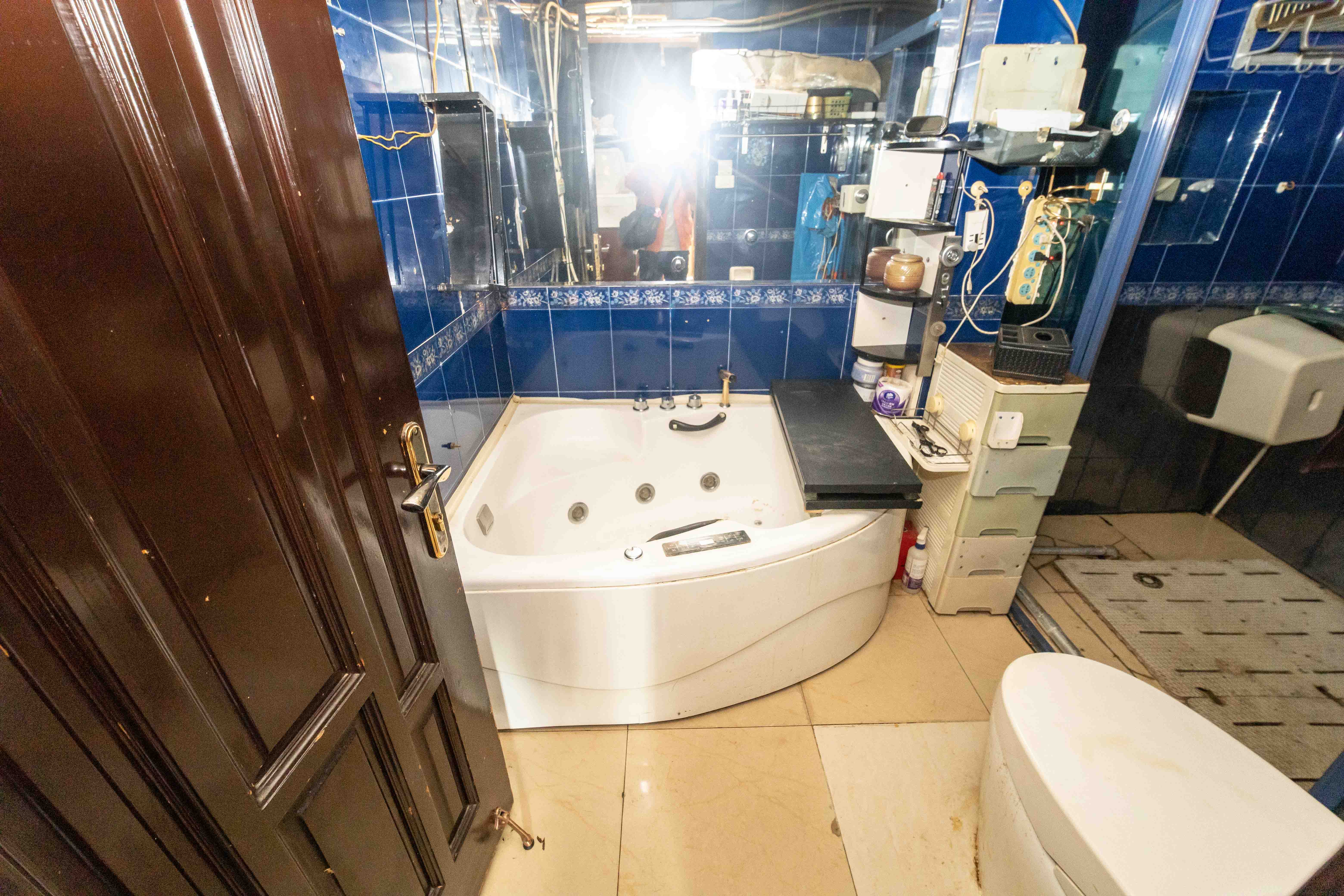 火星一片  4室2厅3卫    125.0万卫生间