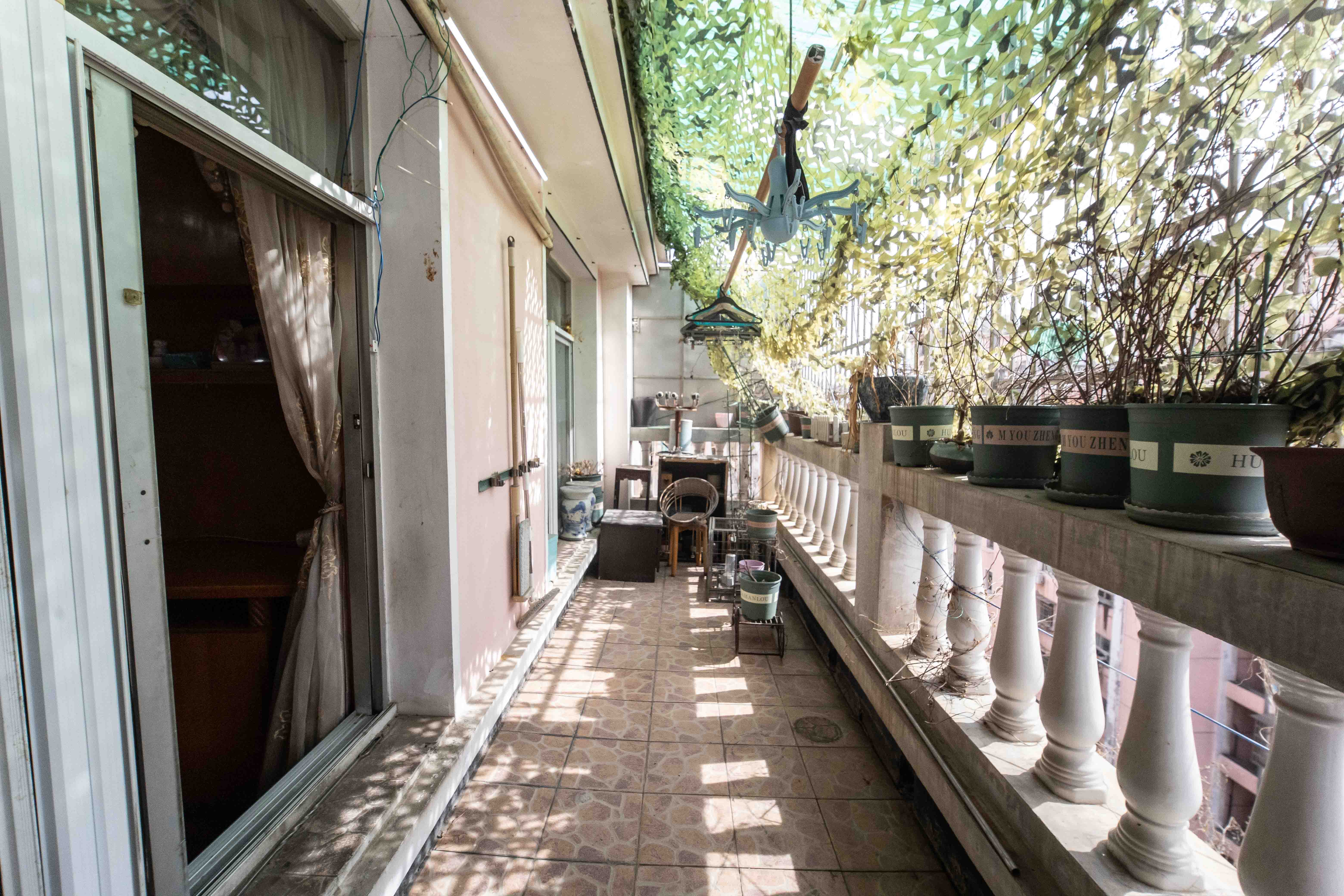 火星一片  4室2厅3卫    125.0万阳台