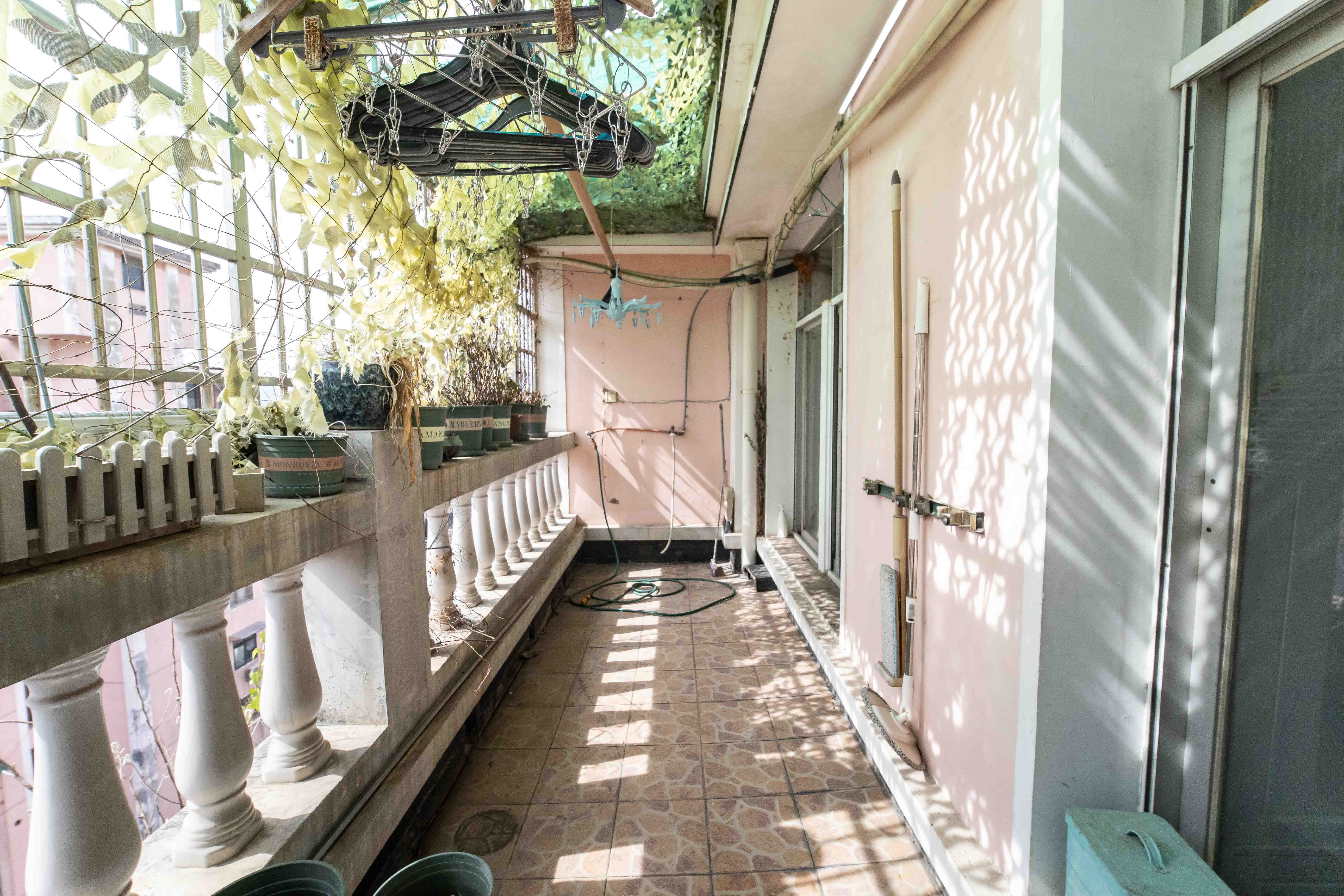 火星一片  4室2厅3卫    125.0万阳台