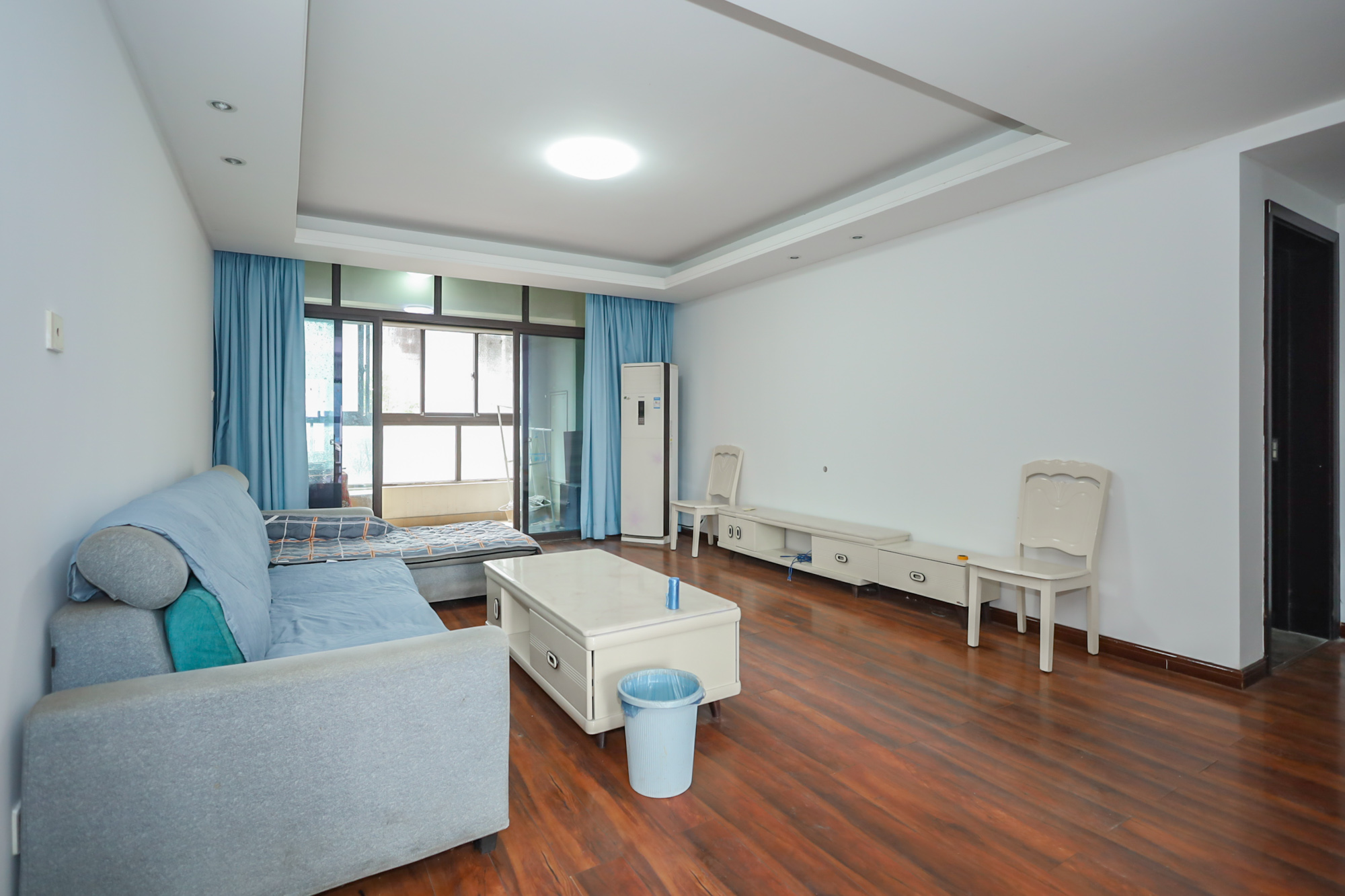 绿地中央广场  3室2厅2卫    145.0万 绿地中央广场  3室2厅2卫    145.0万客厅