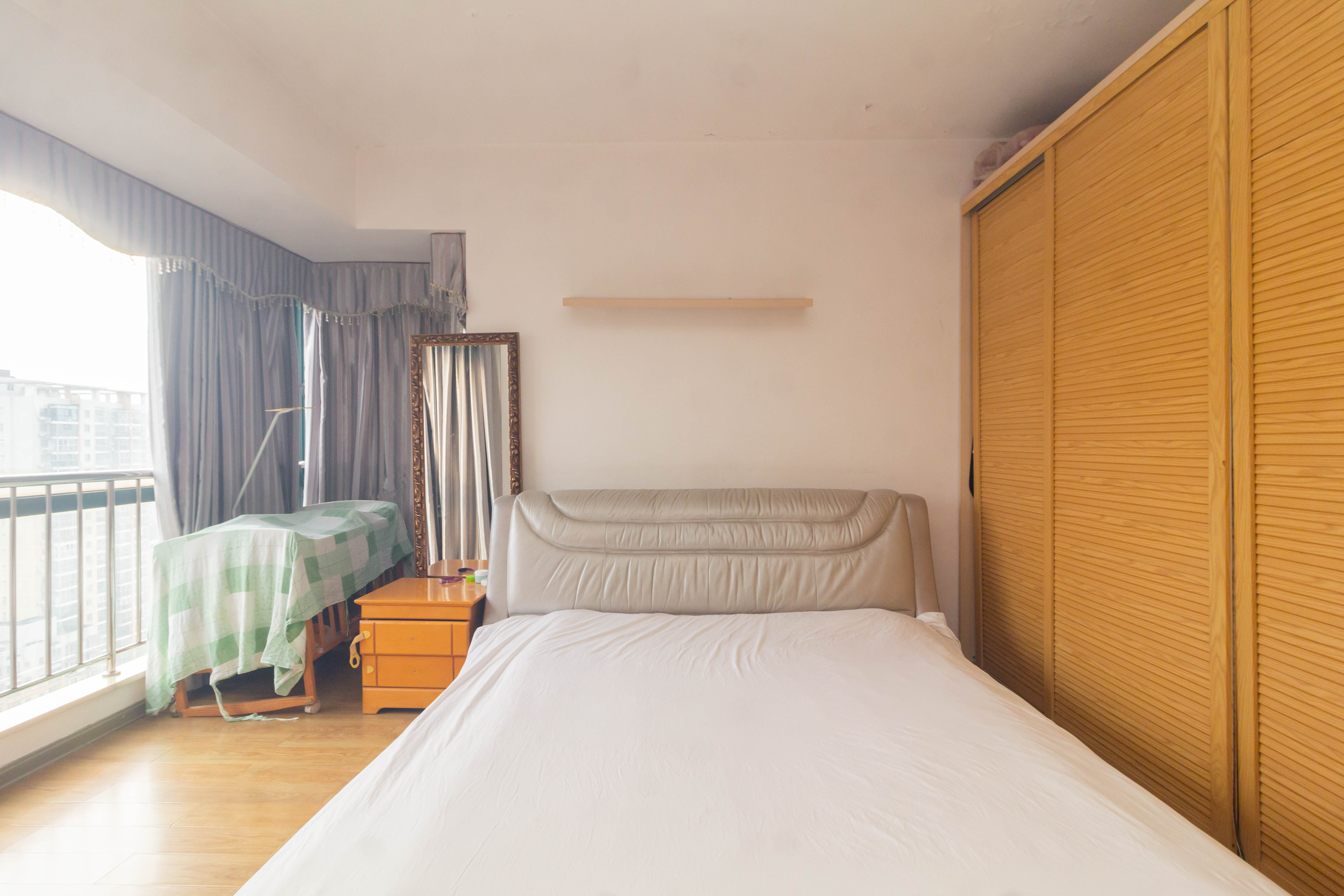 华天LOHO小镇  3室2厅2卫    56.8万 华天LOHO小镇  3室2厅2卫    56.8万卧室