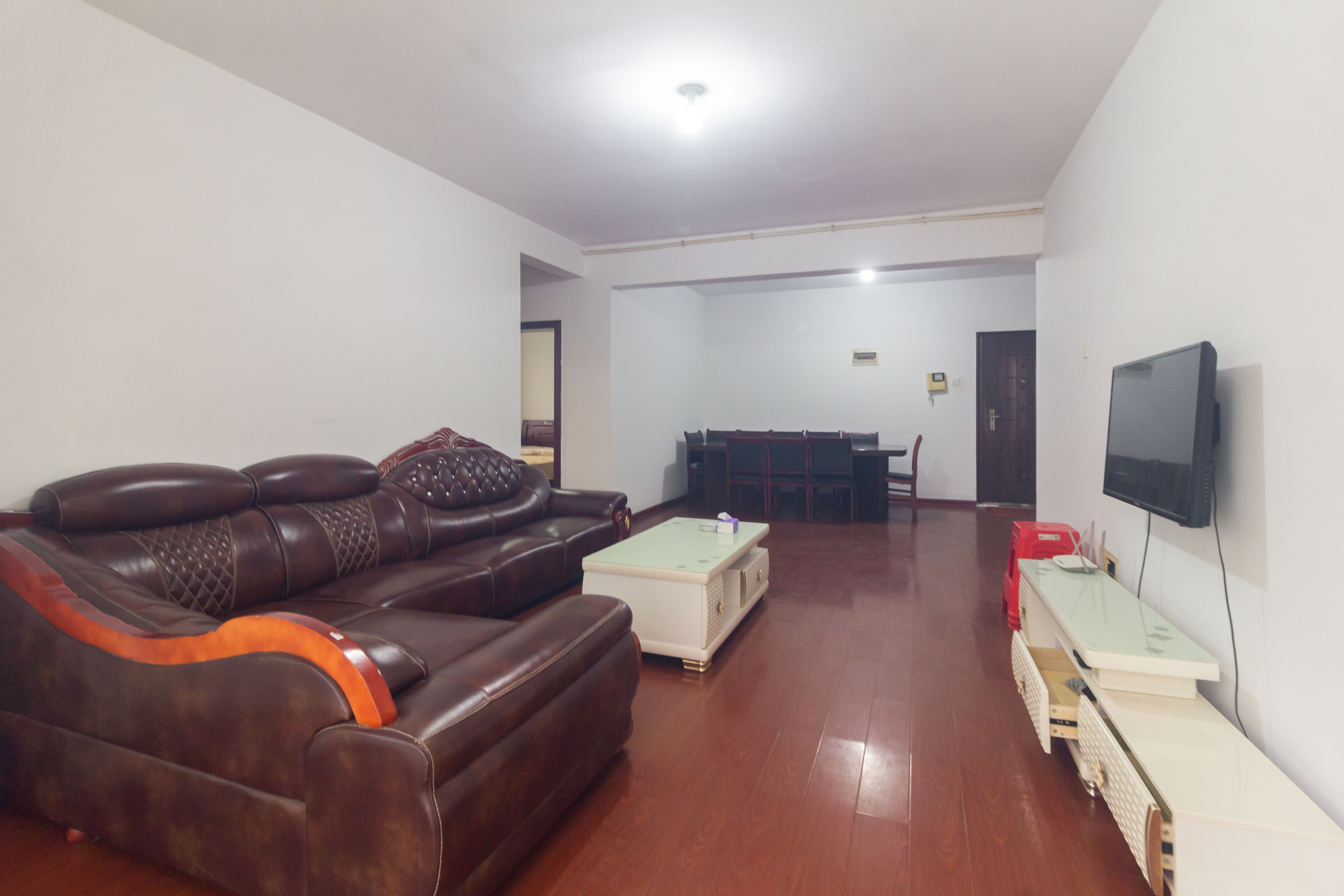 圣力华苑 1室3厅1卫 68.8万 圣力华苑 1室3厅1卫 68.8万客厅