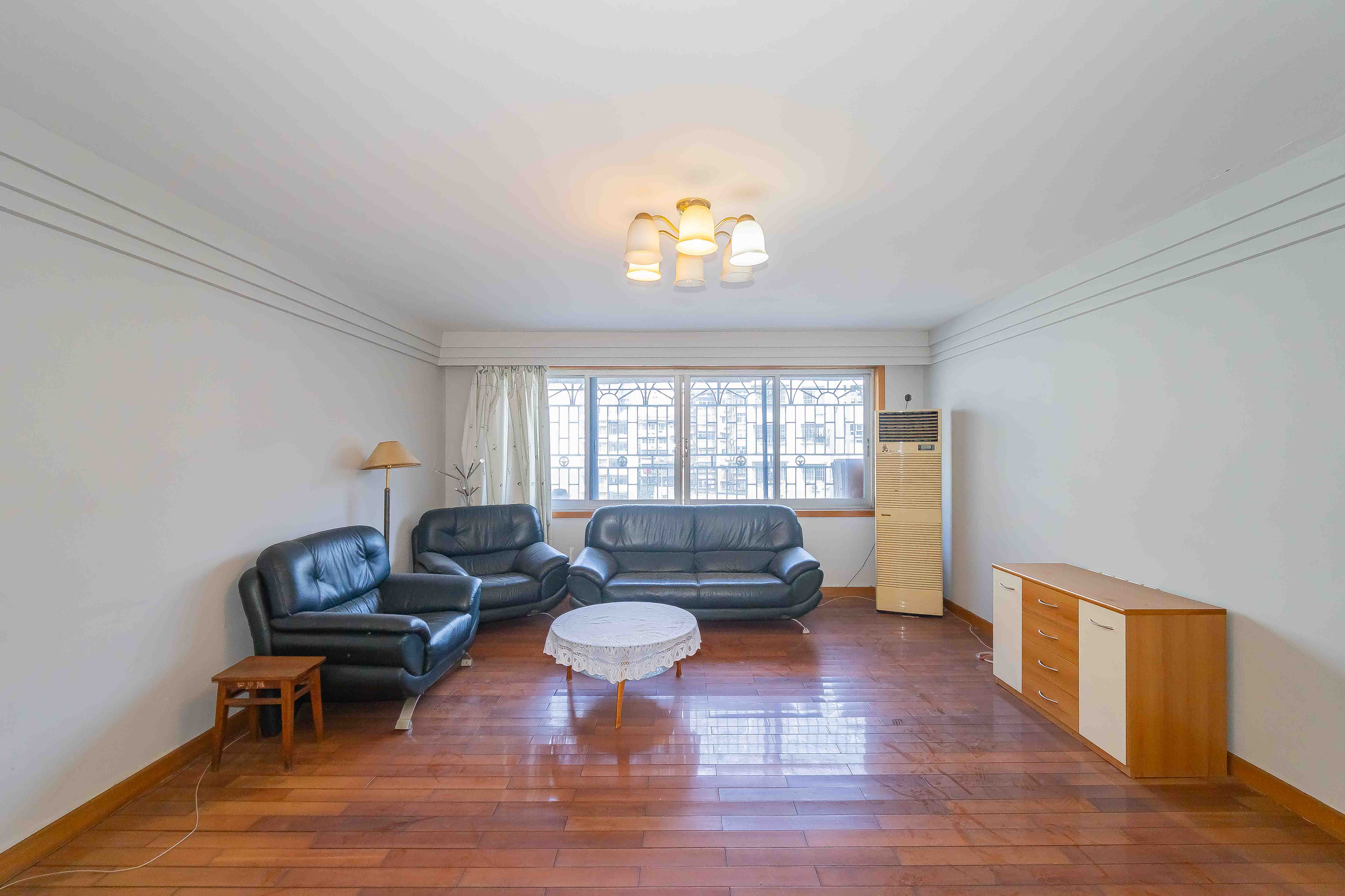 鸿园小区 3室2厅2卫 108.0万 鸿园小区 3室2厅2卫 108.0万客厅