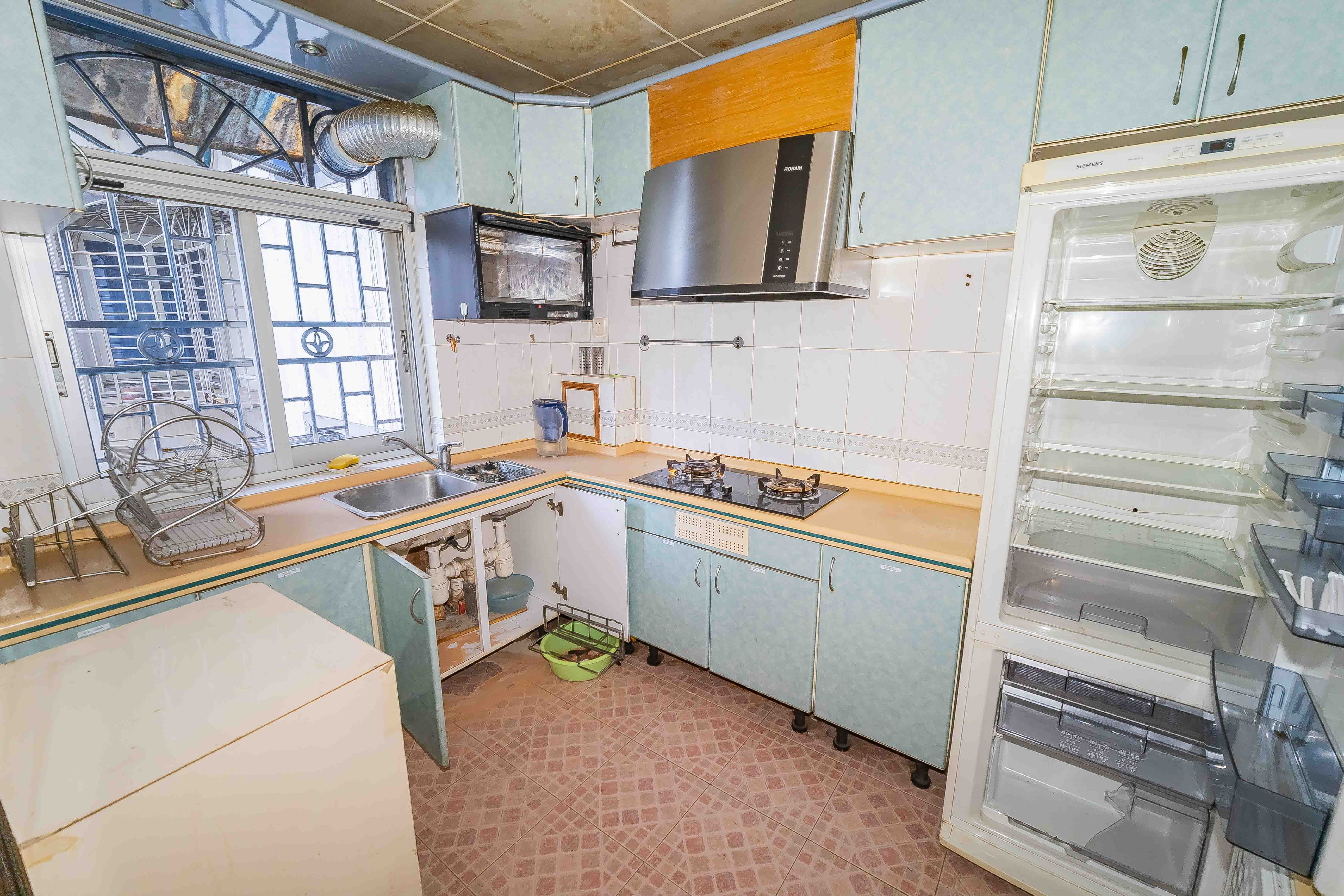 鸿园小区 3室2厅2卫 108.0万 鸿园小区 3室2厅2卫 108.0万厨房