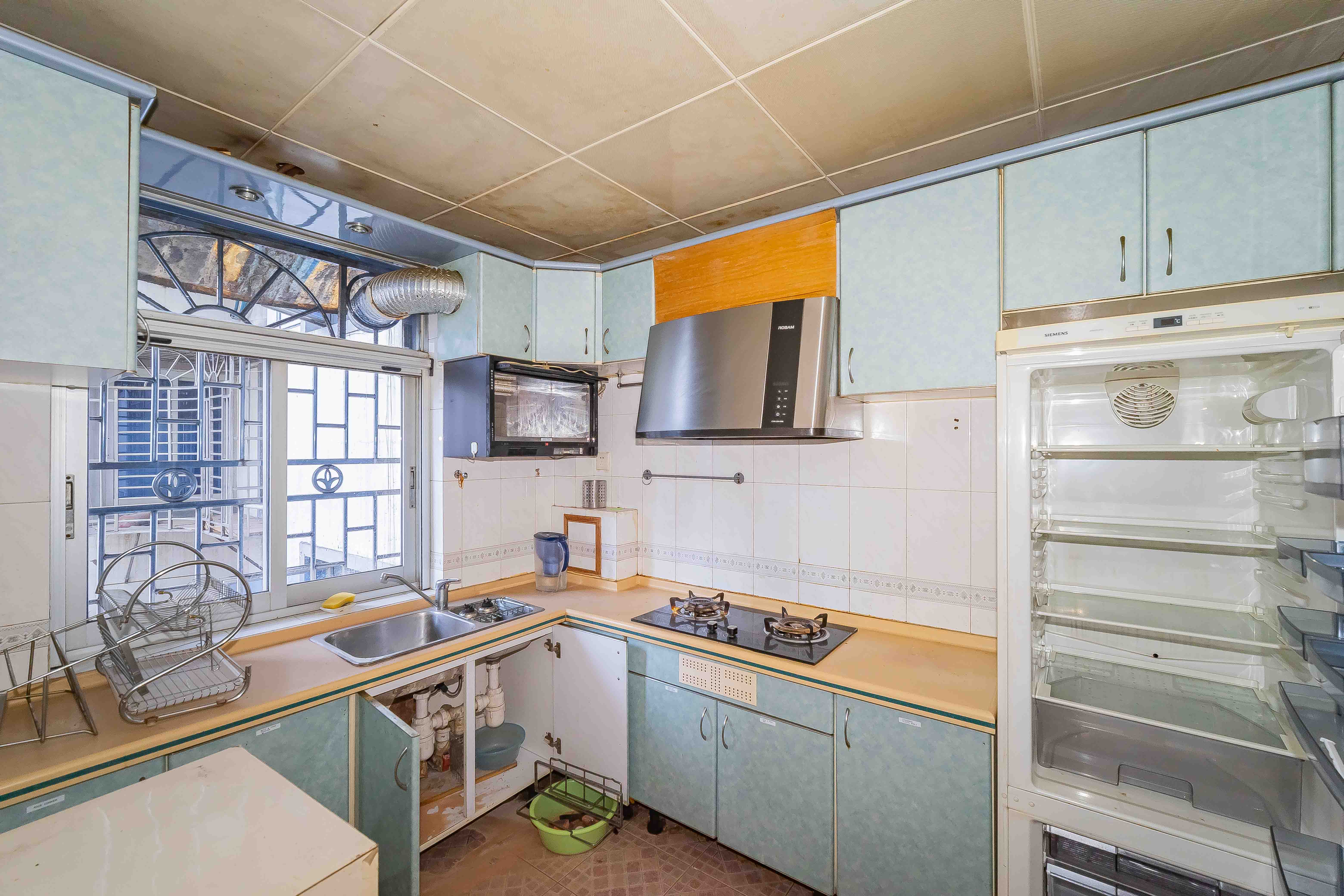 鸿园小区 3室2厅2卫 108.0万 鸿园小区 3室2厅2卫 108.0万厨房